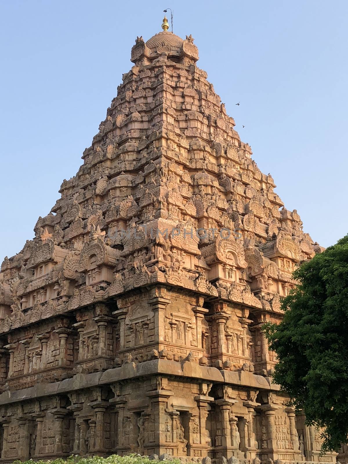 The Brihadisvara or Brihadeeswar temple located in Gangaikonda Cholapuram, Tamilnadu is one of the oldest structure built by Rajendra Chola-I in 11th Century AD. This is the Hindu temple built in Dravidian architecture style. The temple is entirely built with granite stones and the temple contains many monolithic sculptures in it. Also tamil words are inscribed in the wall of the temple. This temple is dedicated to Lord shiva and it is a UNESCO world heritage site.