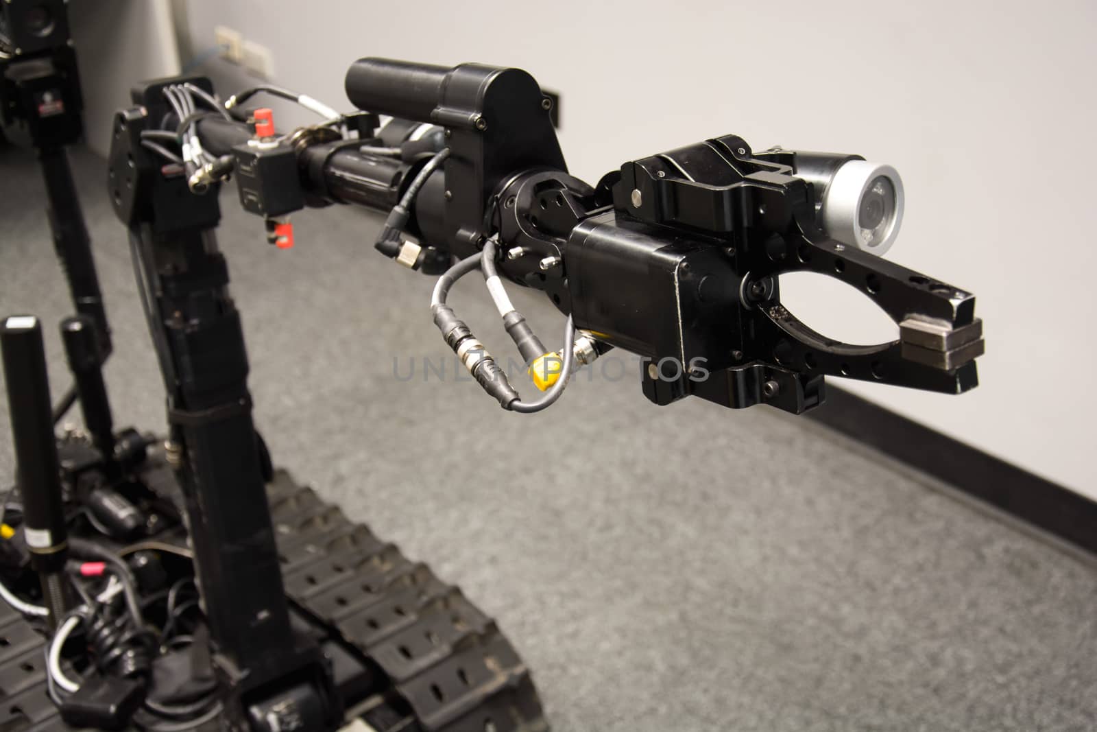 Search and rescue robot unit with tracks