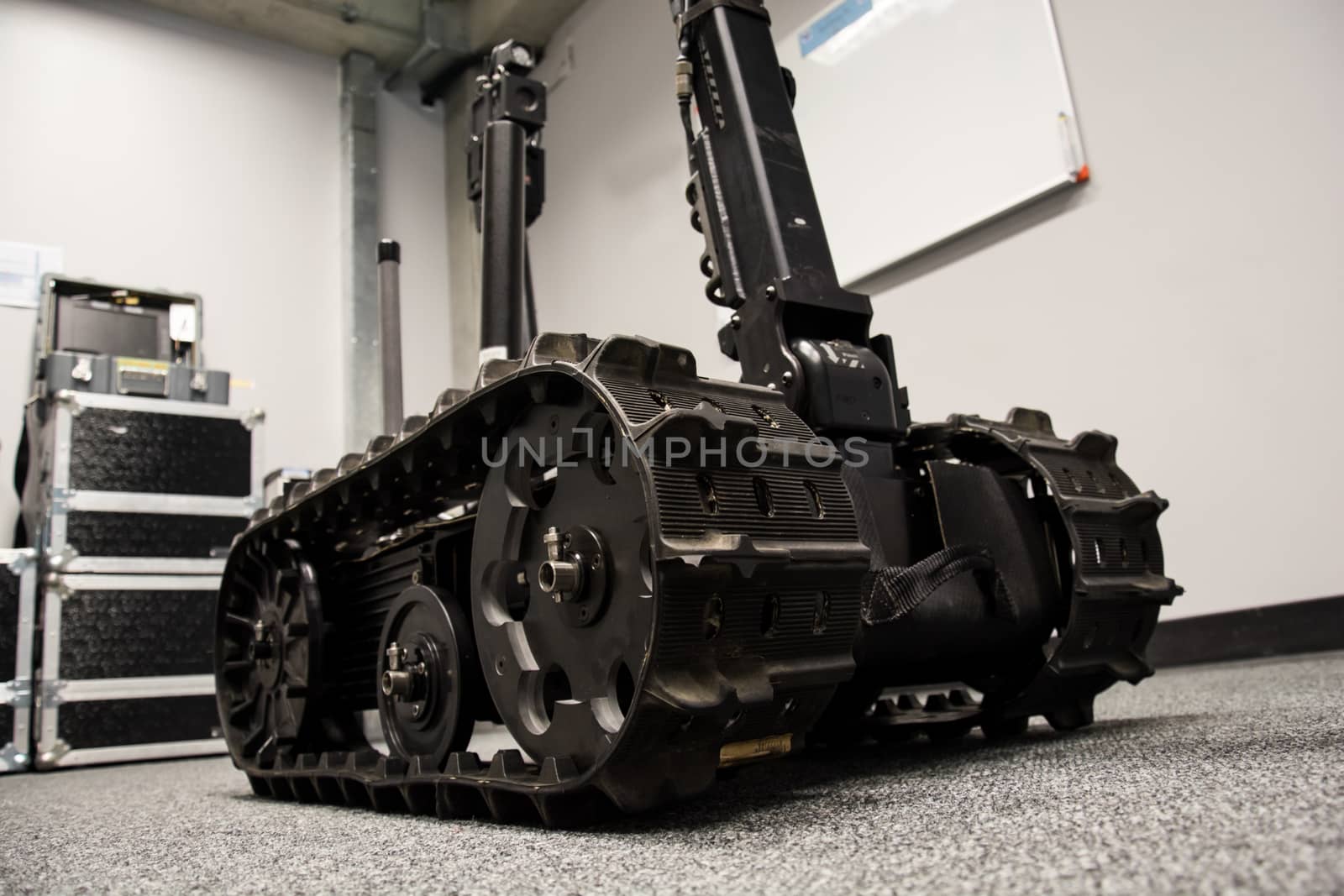 Search and rescue robot unit with tracks