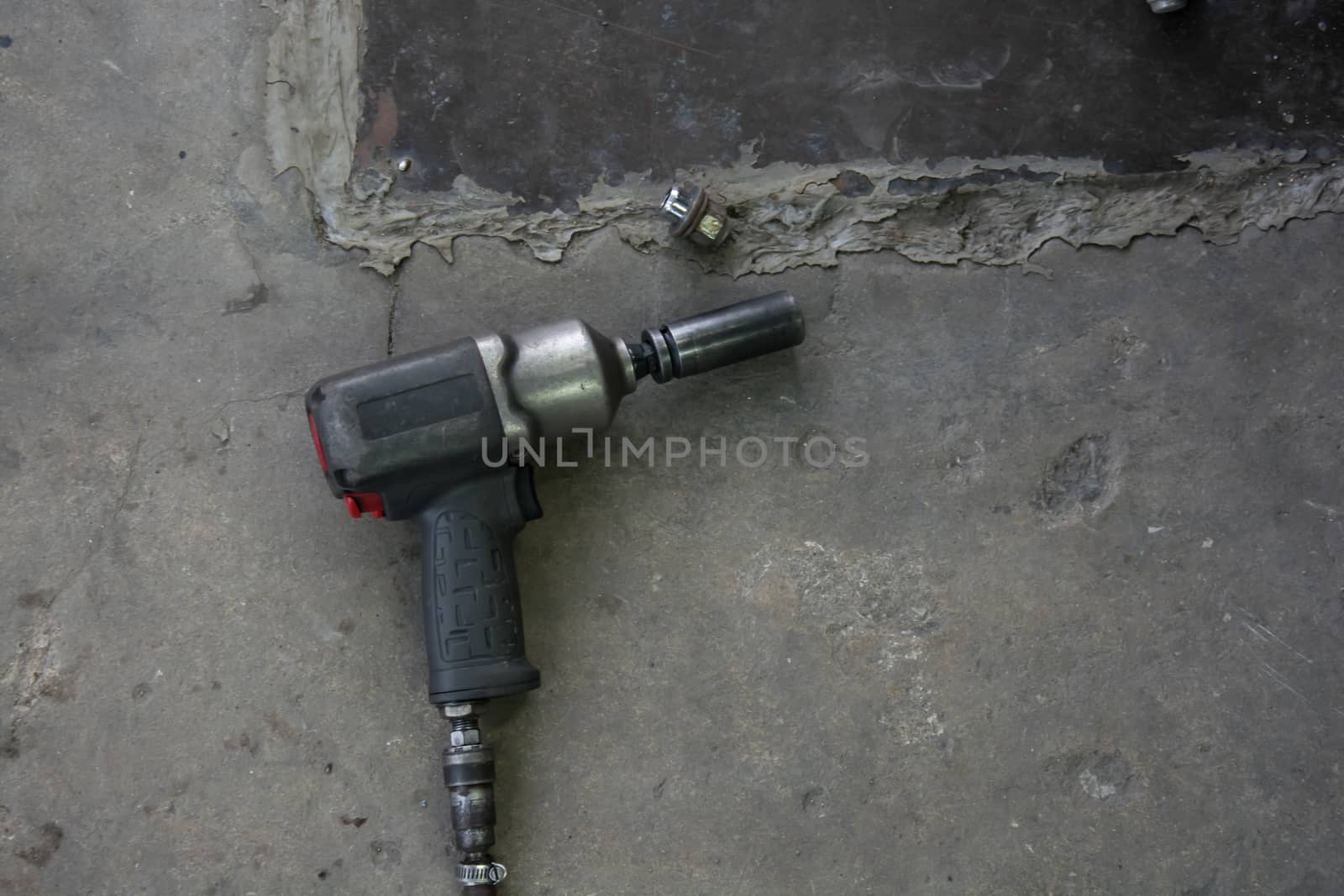 mechanics impact Remove the wheel gun