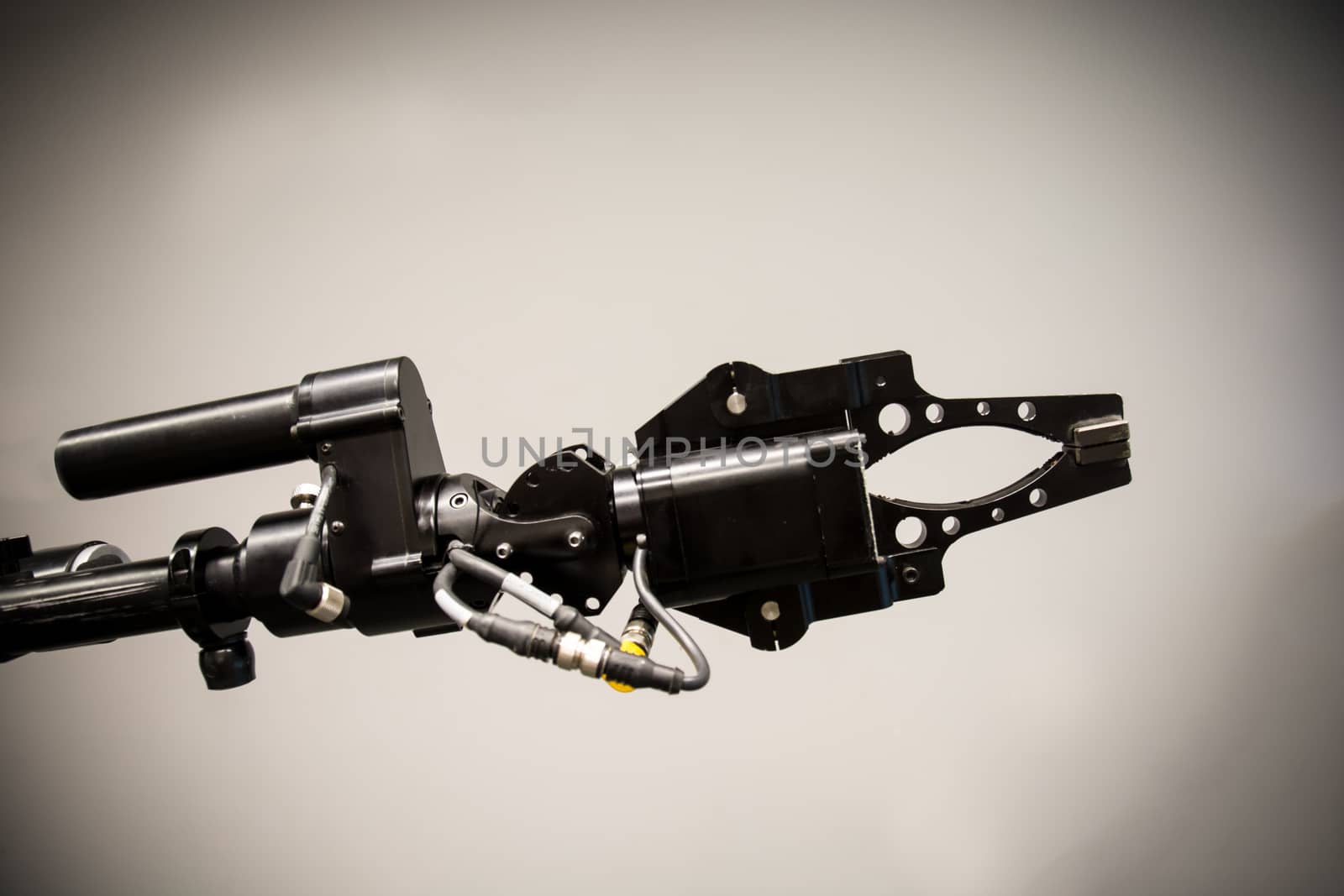 Search and rescue robot unit with tracks