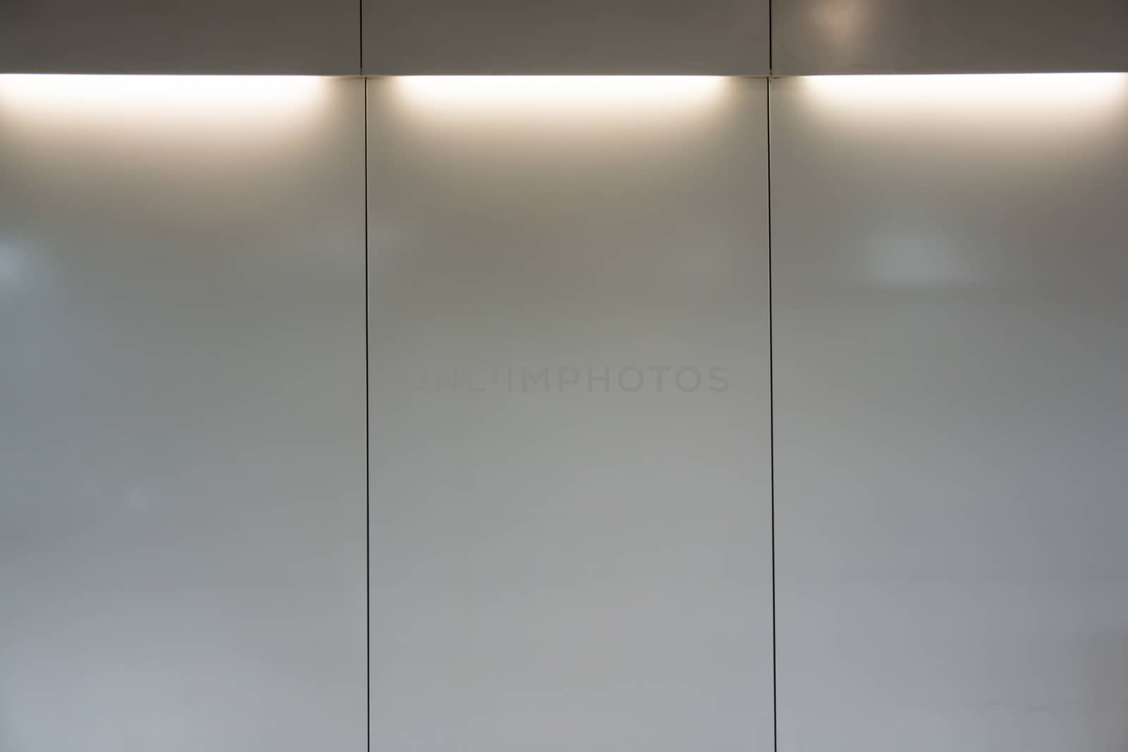 empty white wall with halogen lamps