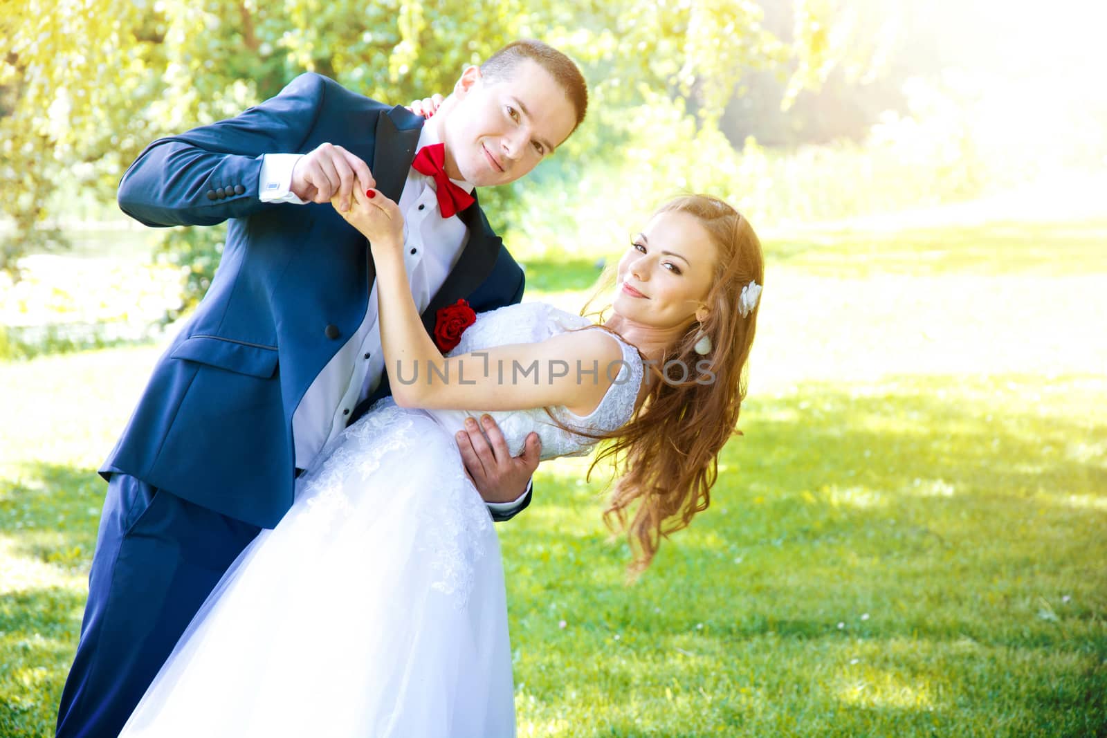 Wedding Couple dance in green park at summer. Marriage and wedding concept image.