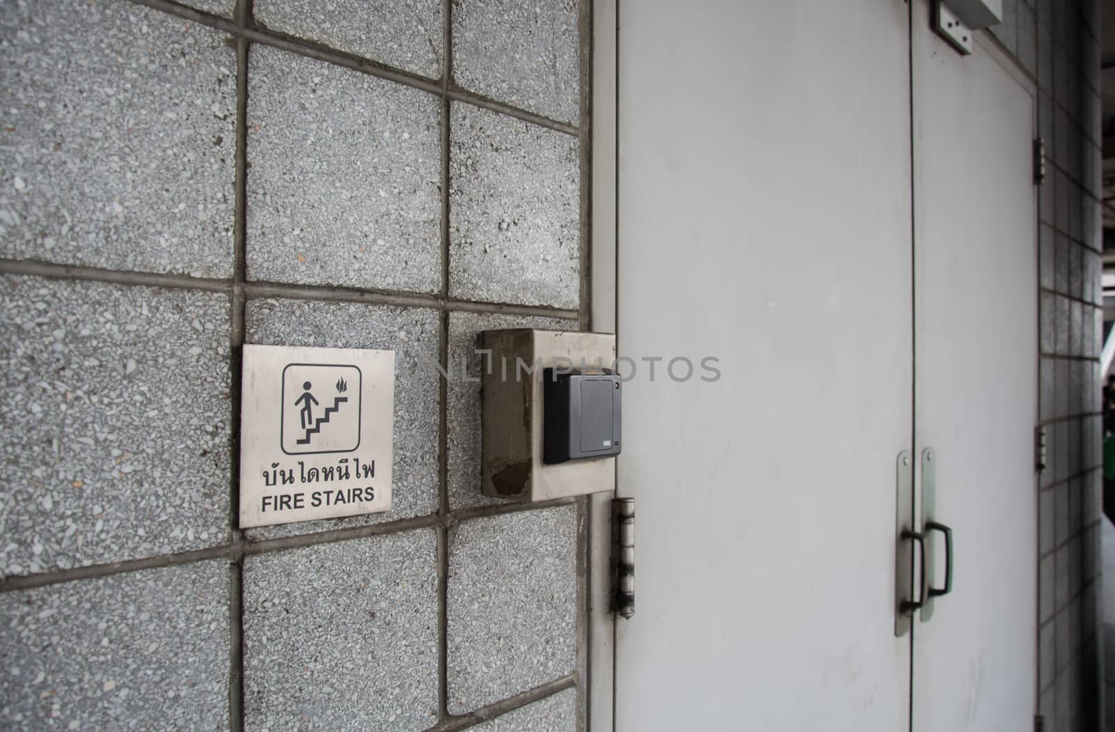 access system to lock and unlock fire exit doors