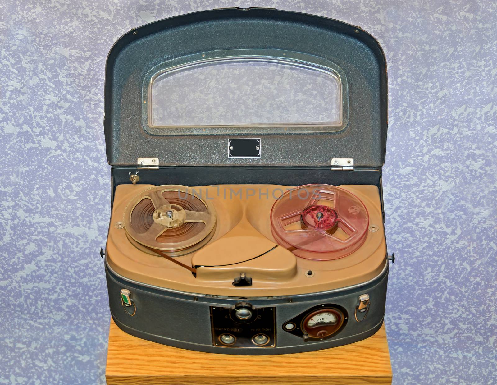 Old Soviet reporter's portable boombox 1950 release.