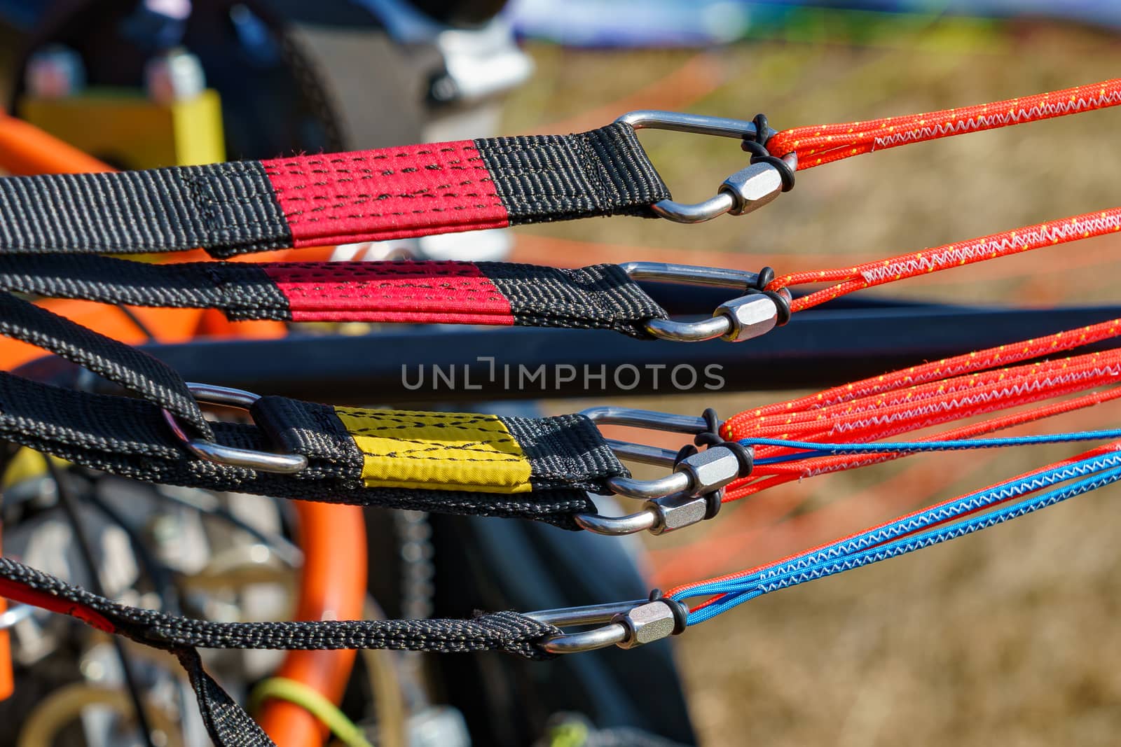 paraglider slings attached to the hull, carbines and cables of different colors