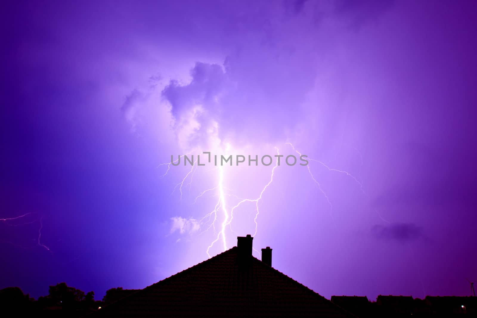 Lightning hit the house. by satariel