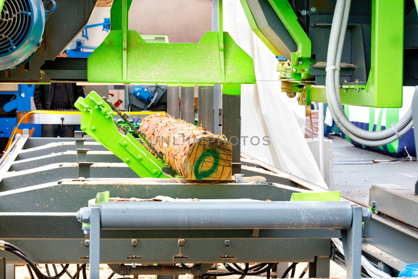 Special operator-operated hooks automatically turn the log on a modern woodworking sawmill for further sawing.