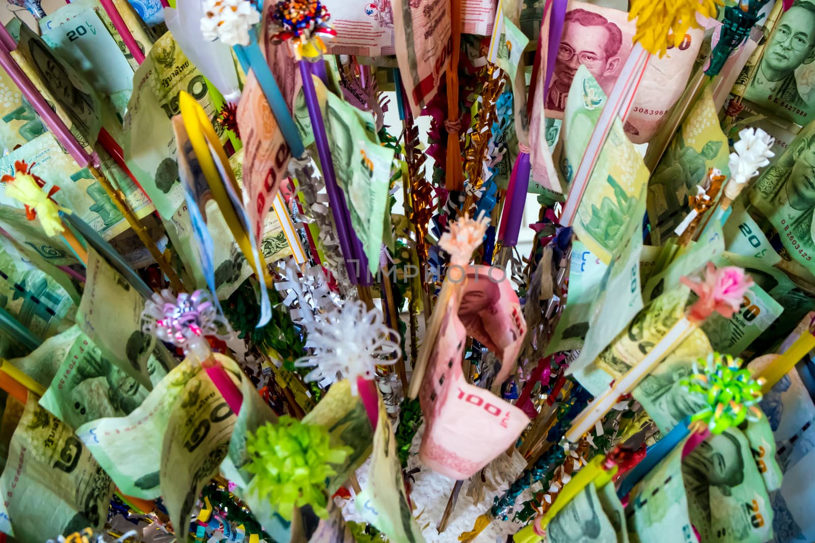 Thai banknotes clamped at the end of the wood Decorated with colored paper and lace together to prepare to give to the temple