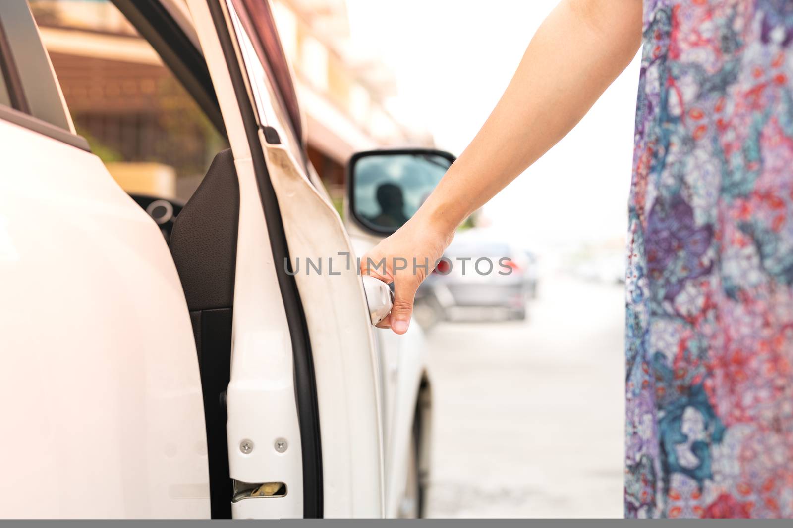 woman driver hand open the car door