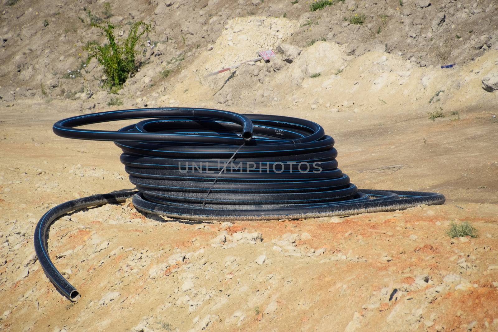 A plastic pipe rolled into the bay. Laying a plumbing pipe.