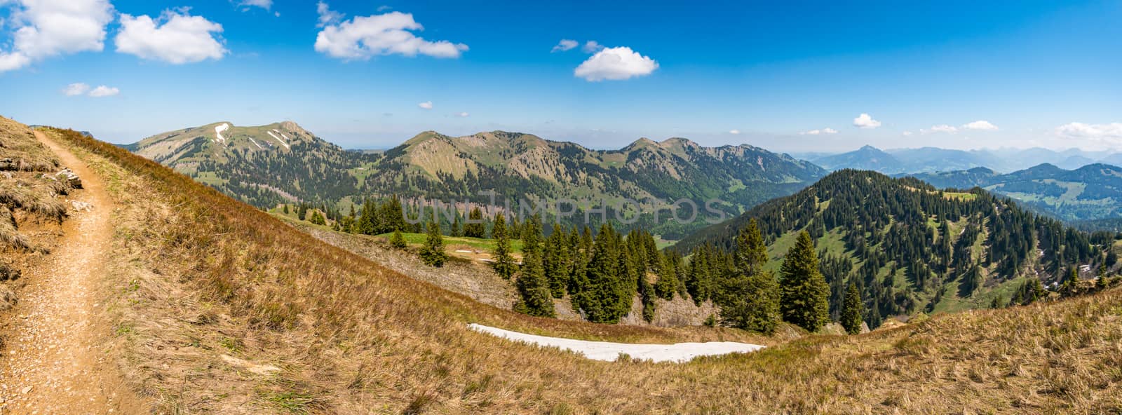 Fantastic mountain tour to the Siplingerkopf and Heidelbeerkopf from the Gunzesried valley in the Allgau Alps