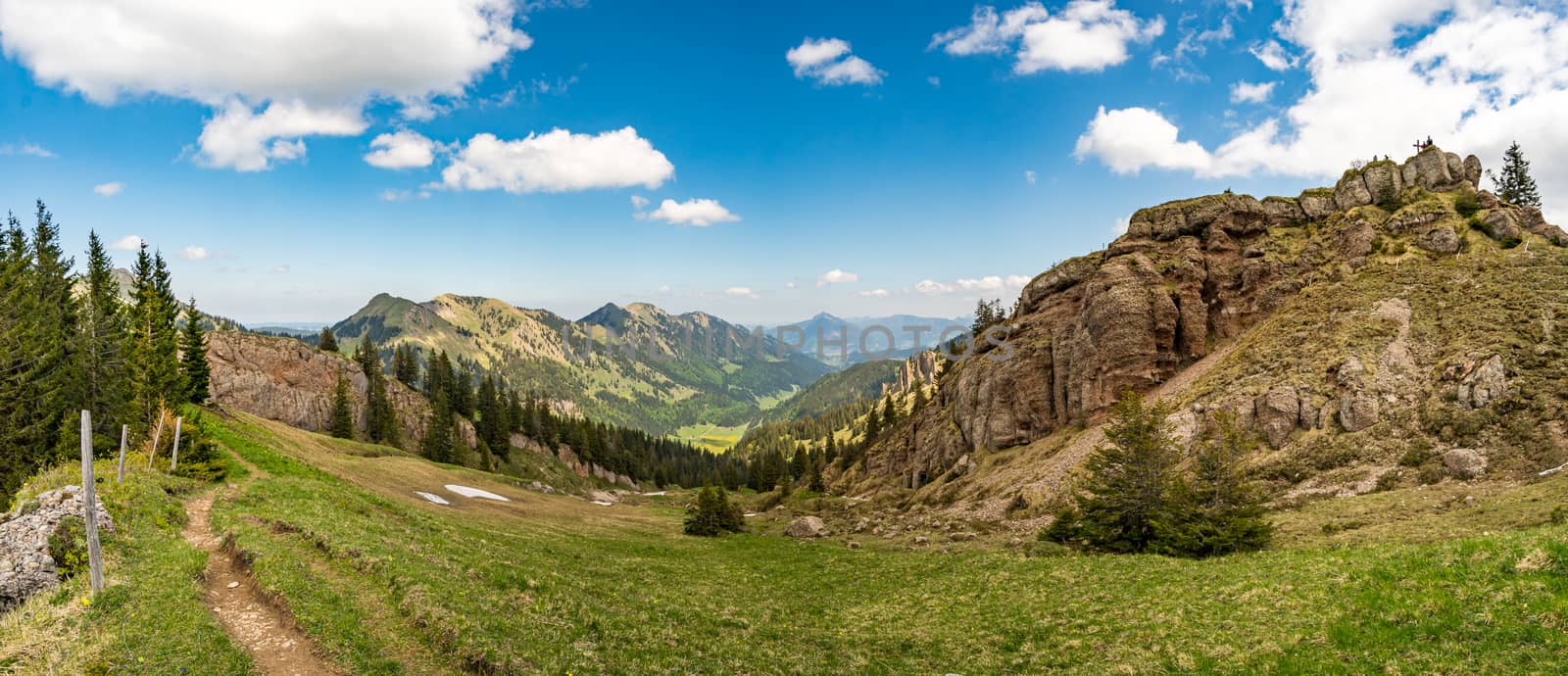 Fantastic mountain tour to the Siplingerkopf and Heidelbeerkopf from the Gunzesried valley in the Allgau Alps