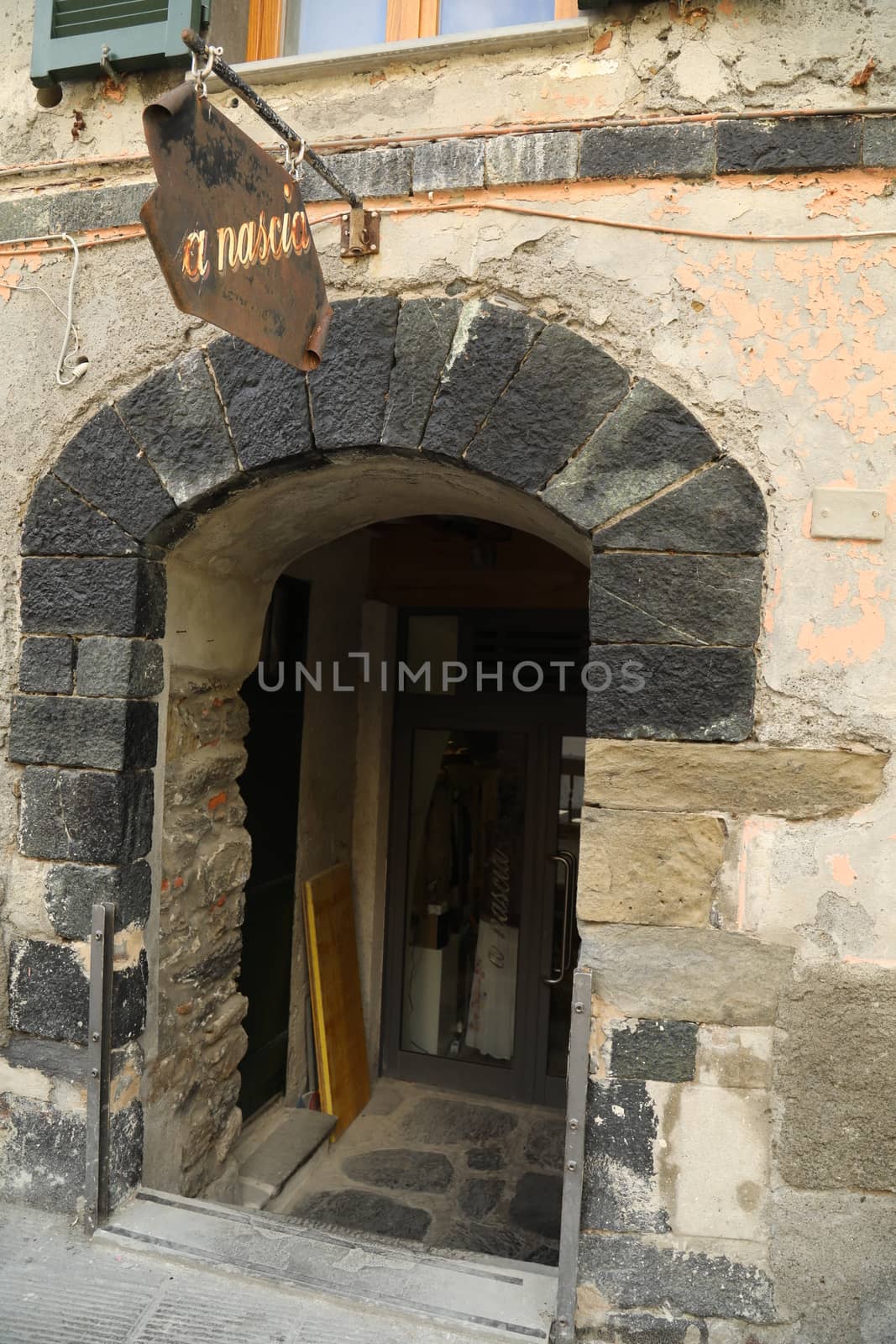 Sculpture at Monument by rajastills