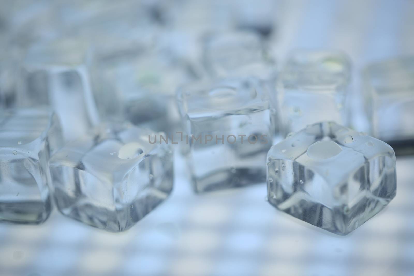 Ice cubes in the pub