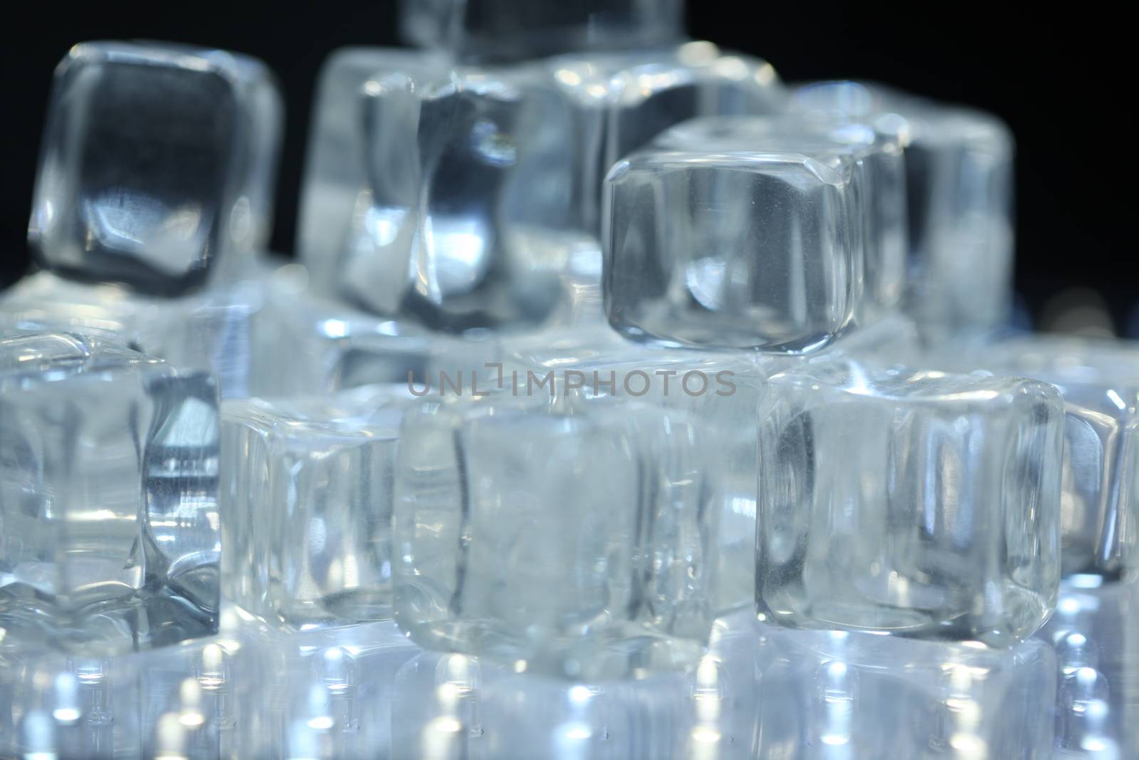 Ice cubes in the pub