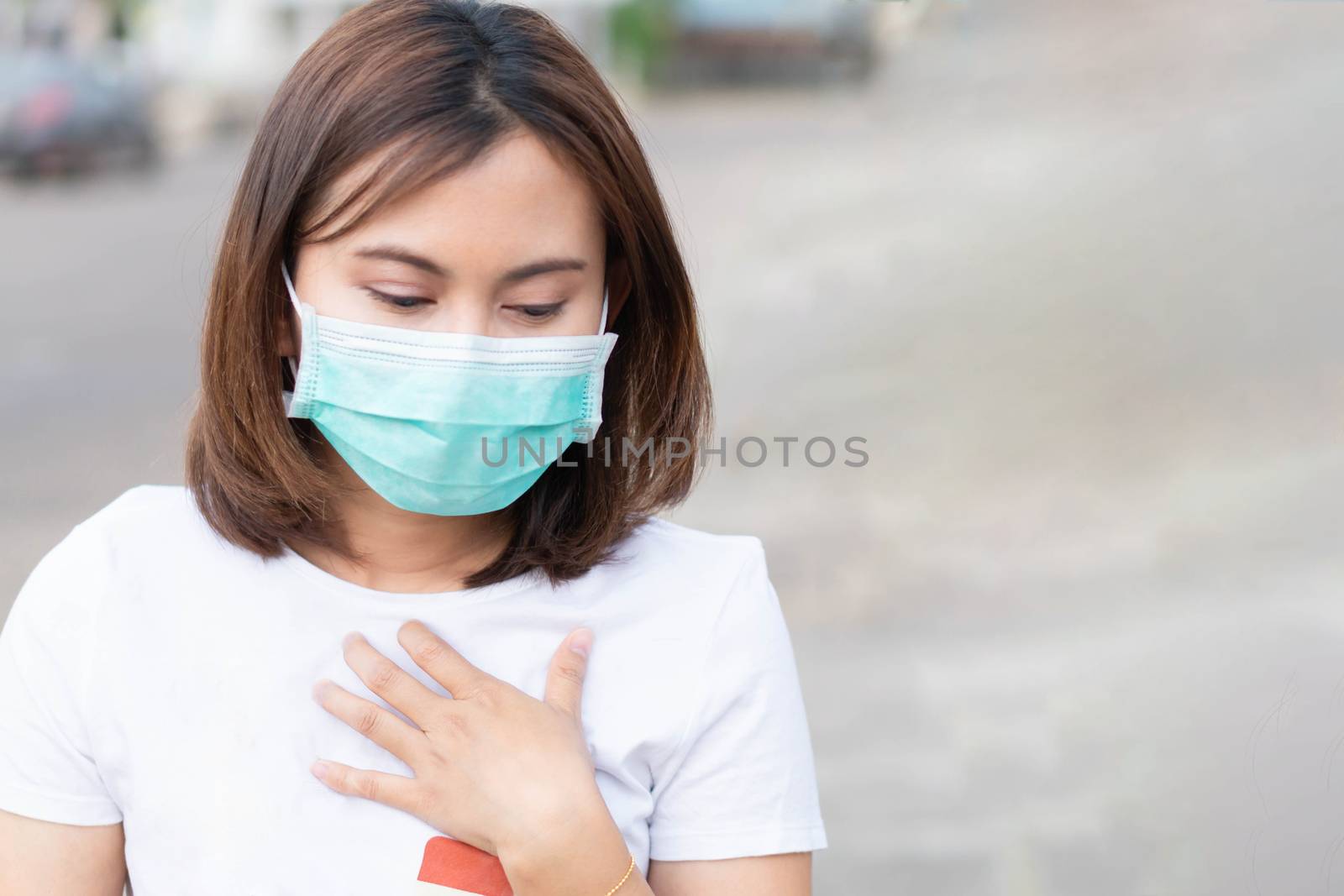 Closeup woman wearing face mask for protect air polution, health care and medical concept