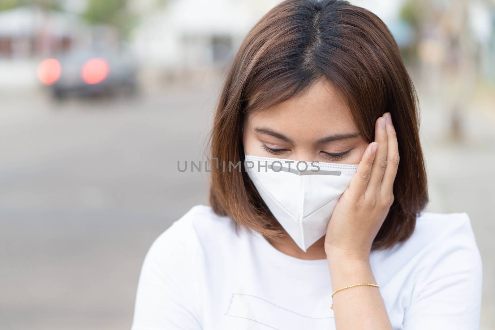 Closeup woman wearing face mask for protect air polution, health care and medical concept