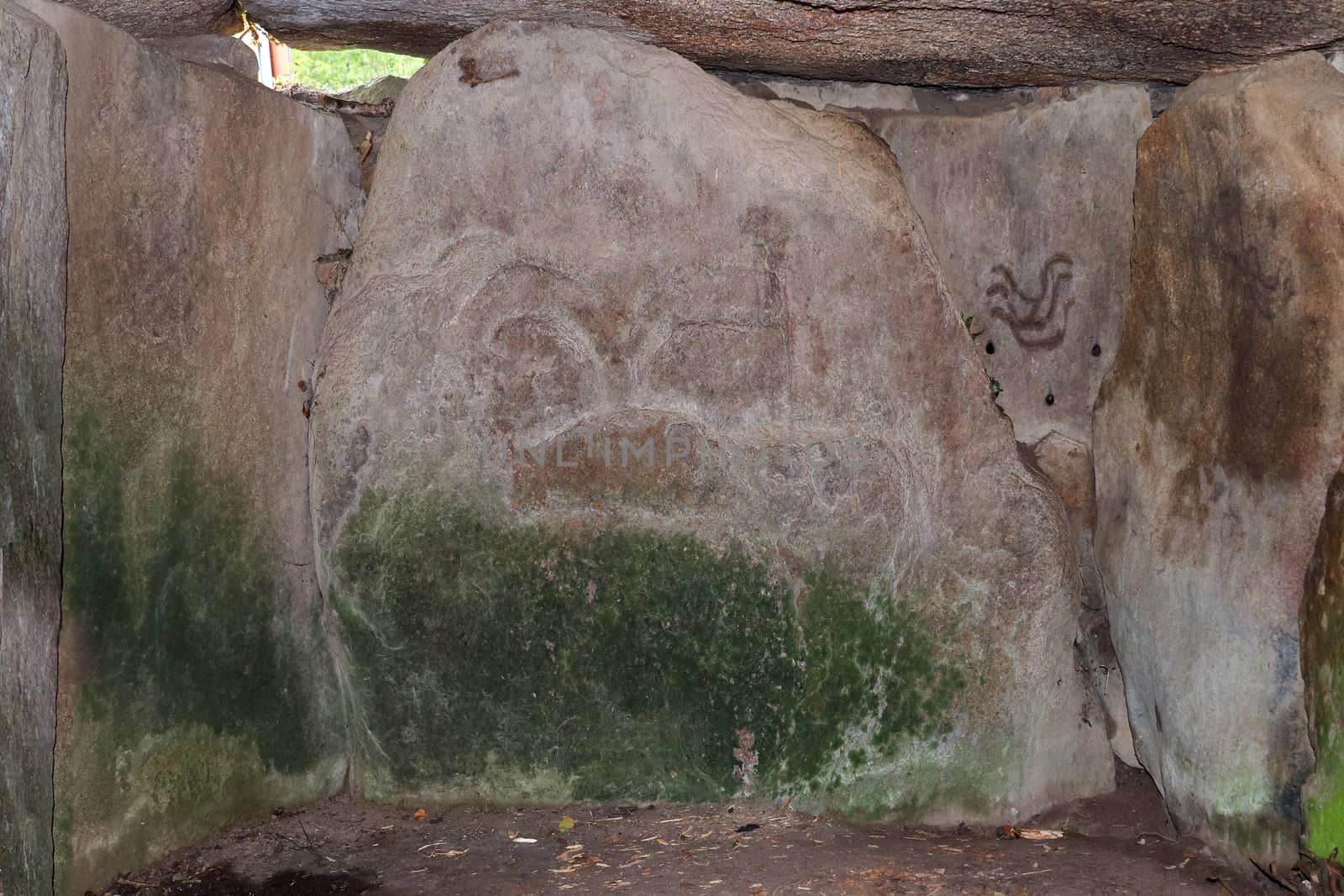 Engravings on stones in the tumulus Mane Lud near Locmariaqur in by Mibuch