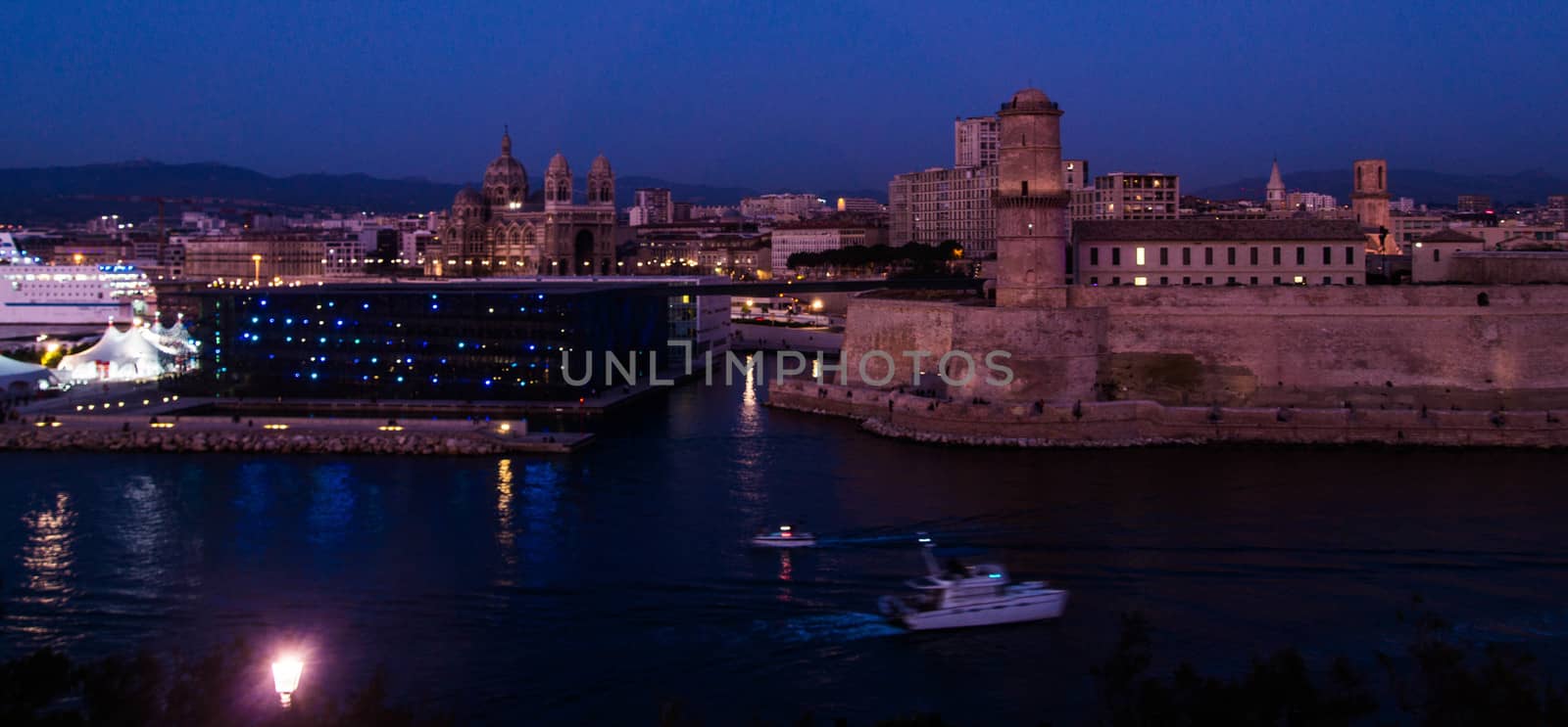 city night,marseille,boiuche du rhone,france