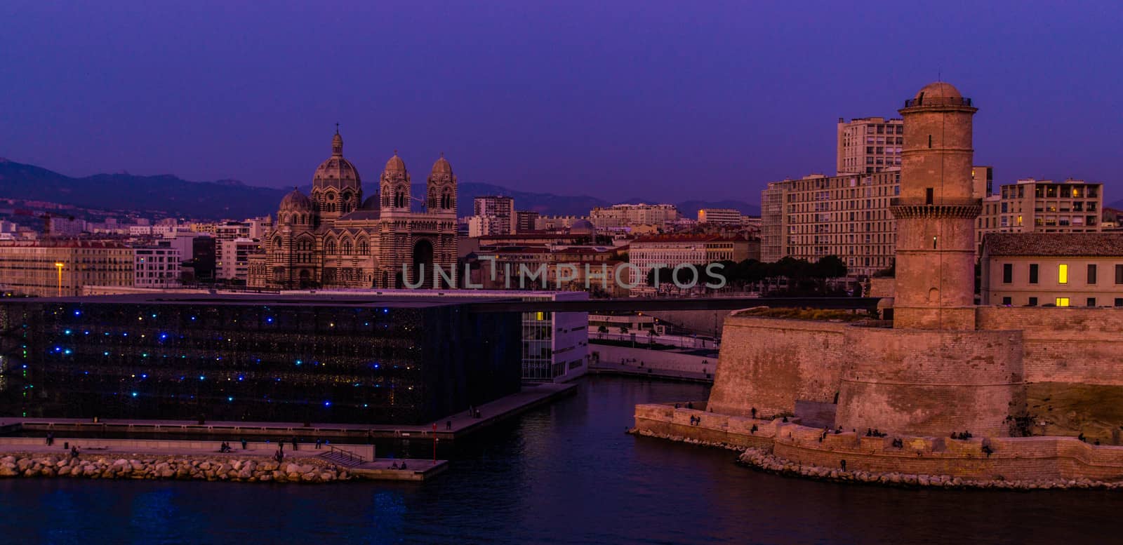 city night,marseille,boiuche du rhone,france