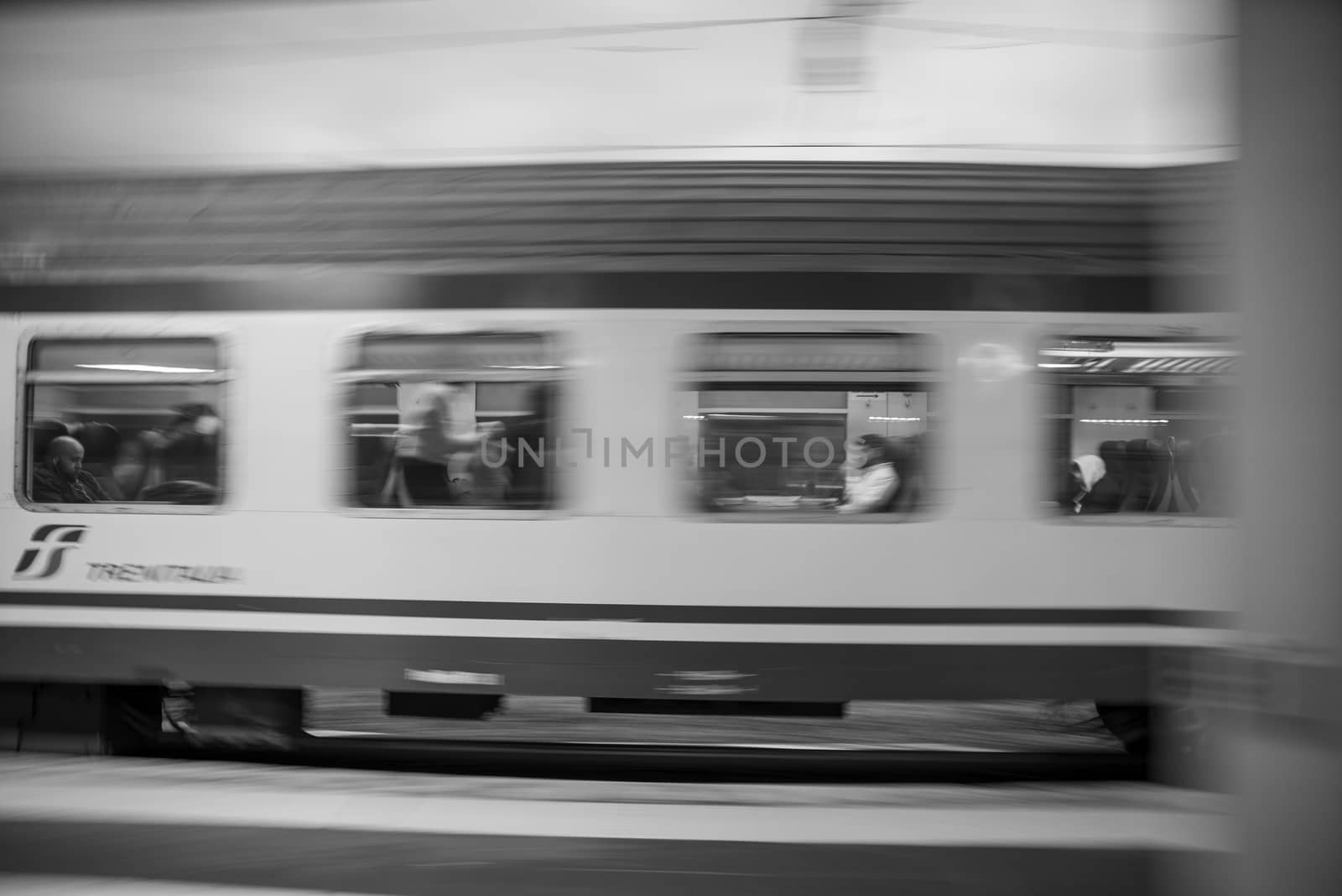 panning trains at moving station by carfedeph
