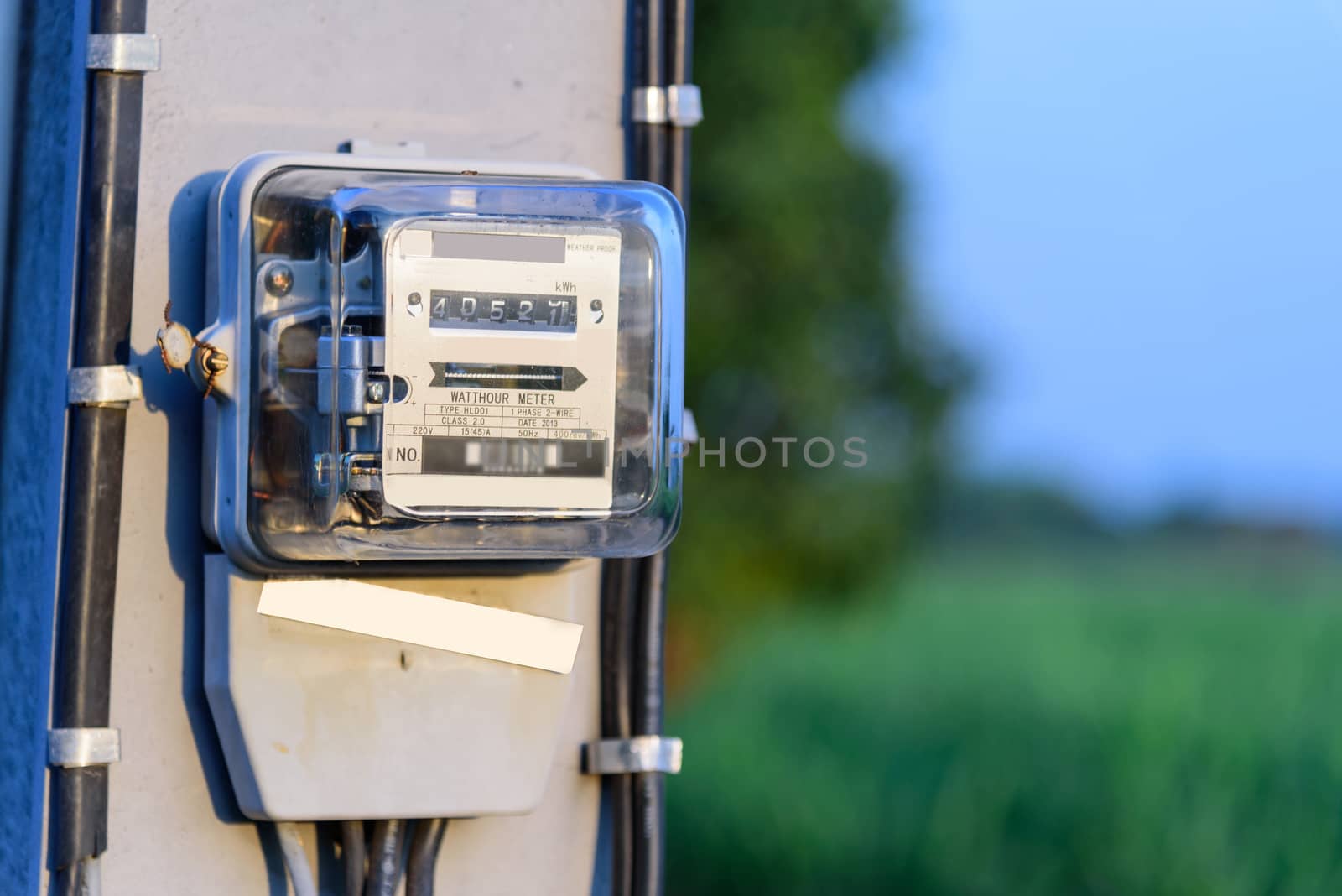 electric meter at the building by rukawajung