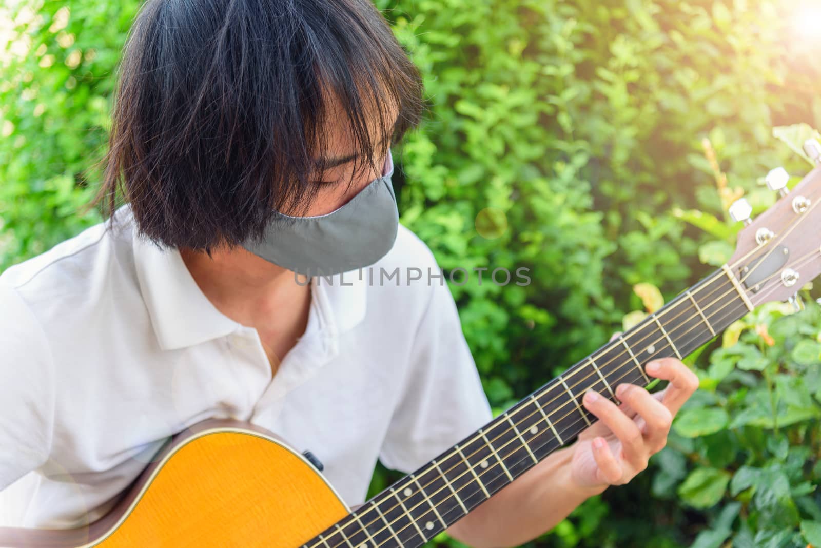 playing guitar in the park by rukawajung