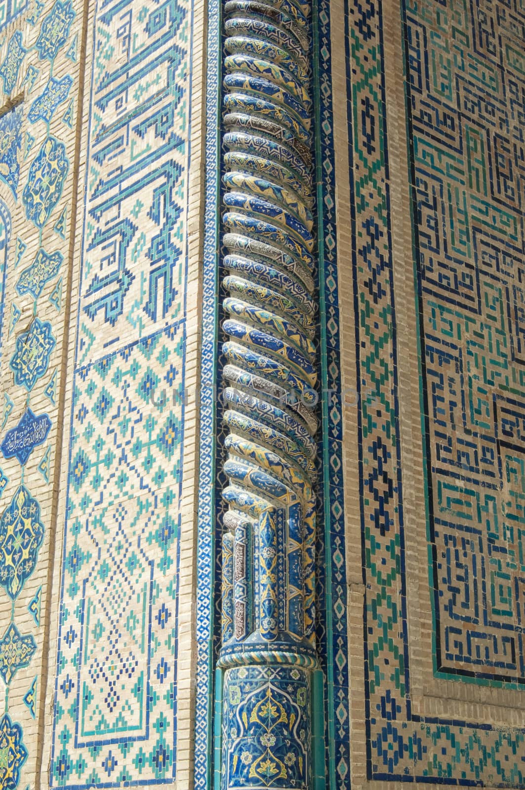 Fragment of a column in the wall with the mosaic. the details of the architecture of medieval Central Asia