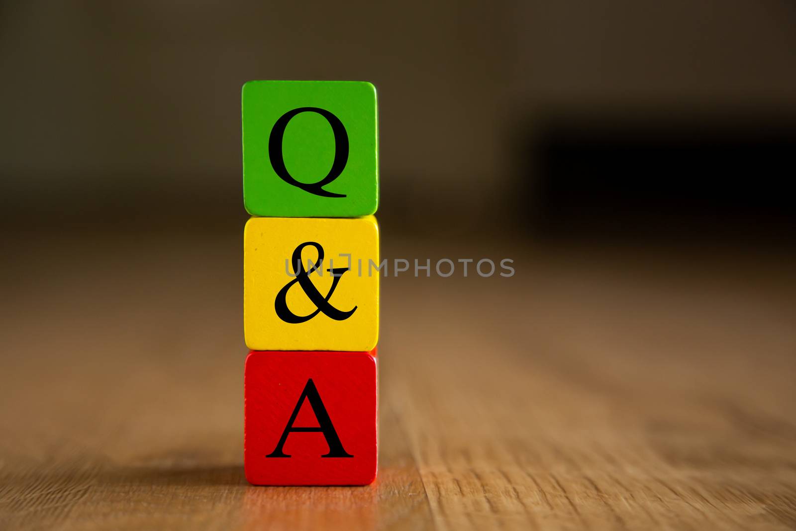 Wooden blocks Q&A ( question and answer concept)