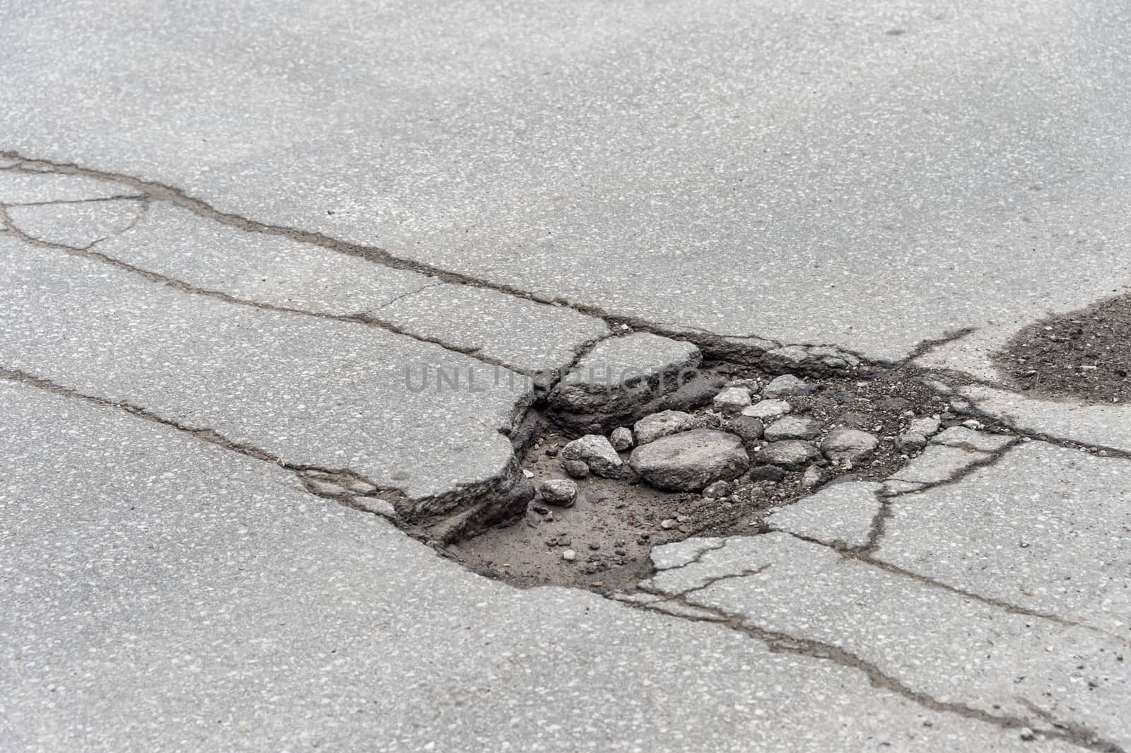 Large pothole in Montreal (2018) by mbruxelle