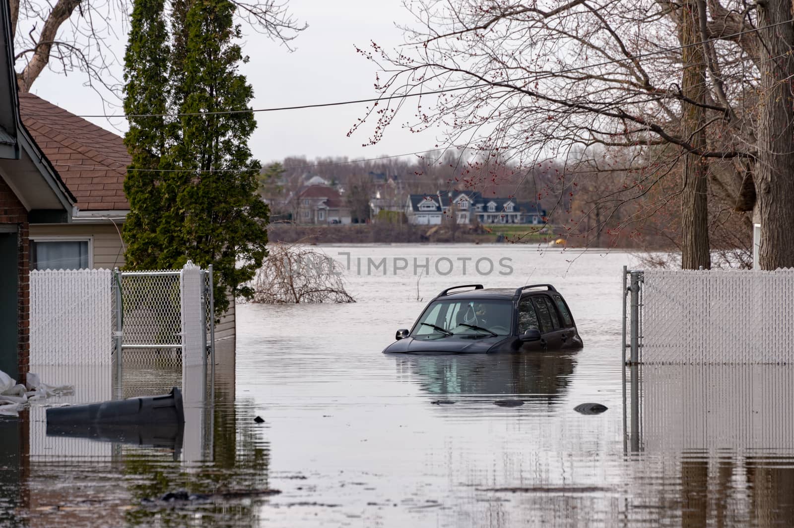 Flooding in Quebec (Spring 2019) by mbruxelle