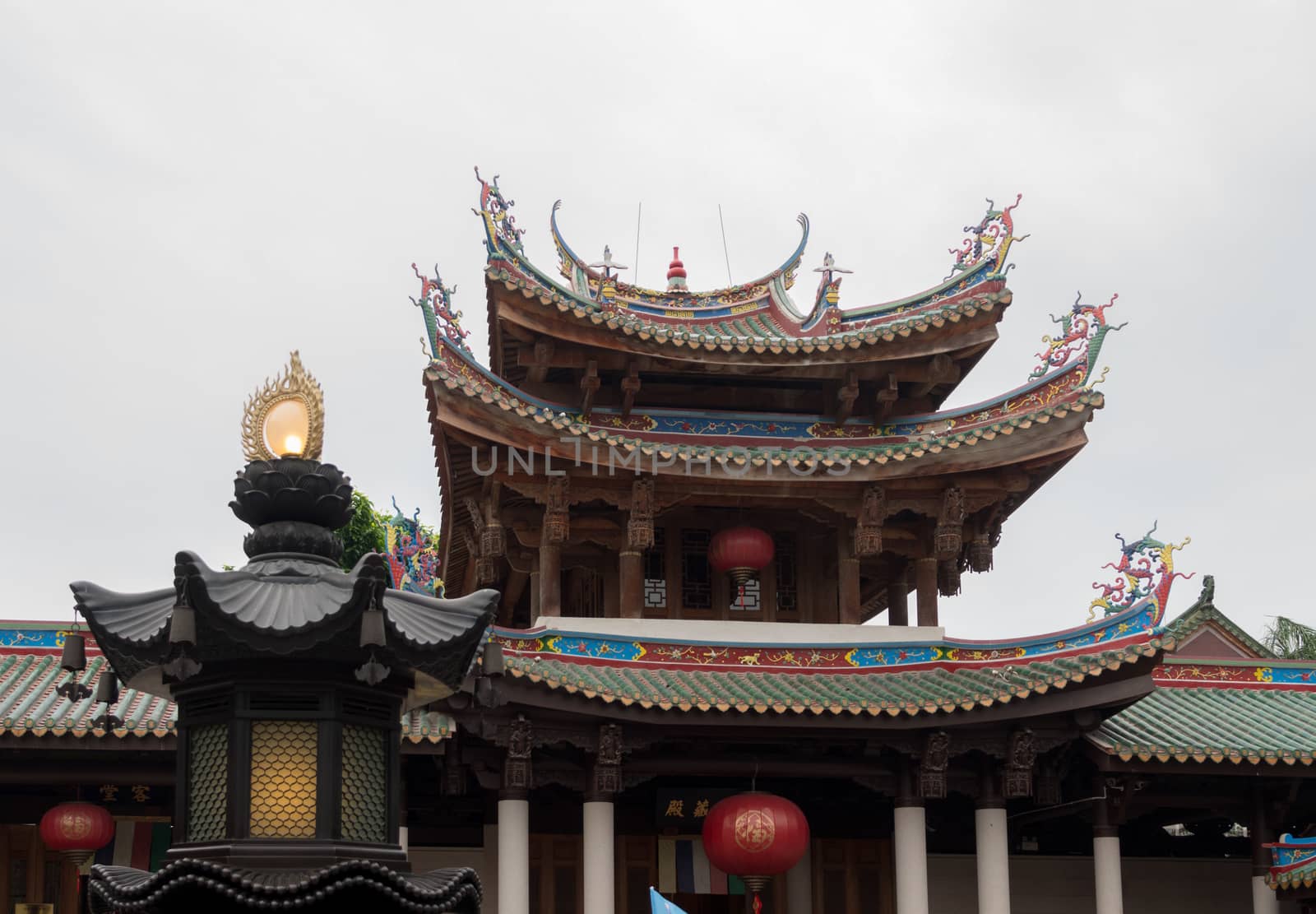 Detail of roof carvings on South Putuo or Nanputuo Temple
