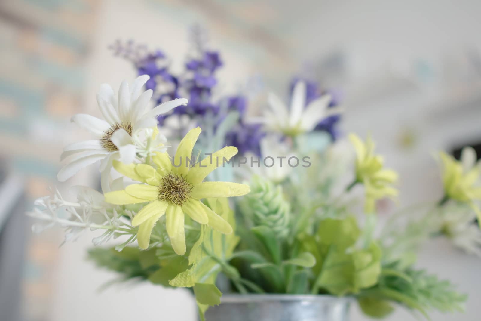 Close up white and green flowers with pollen by Nikkikii