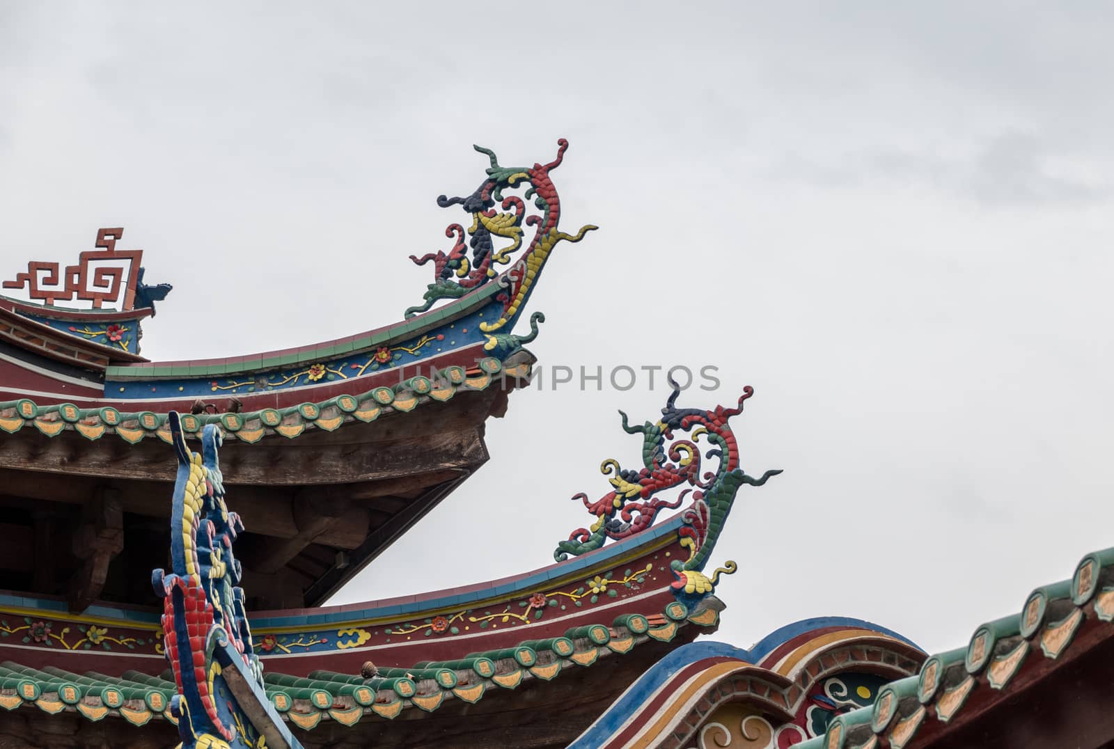 Detail of roof carvings on South Putuo or Nanputuo Temple