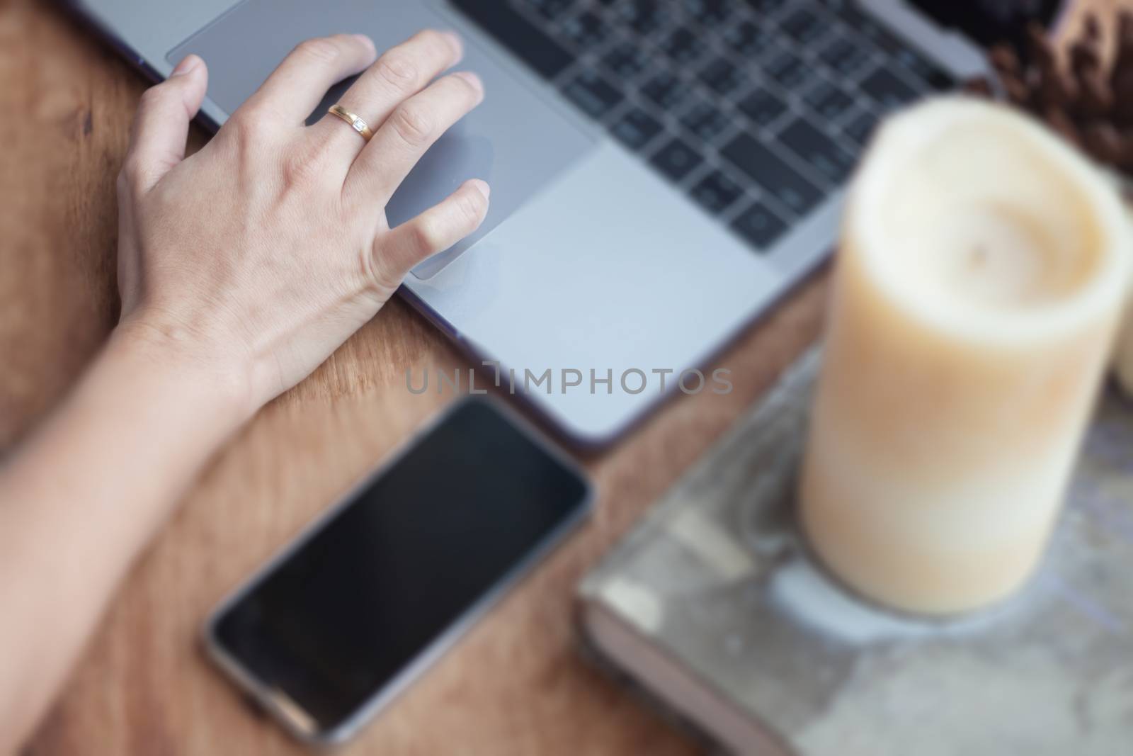 Woman working on computer in coffee shop, stock photo