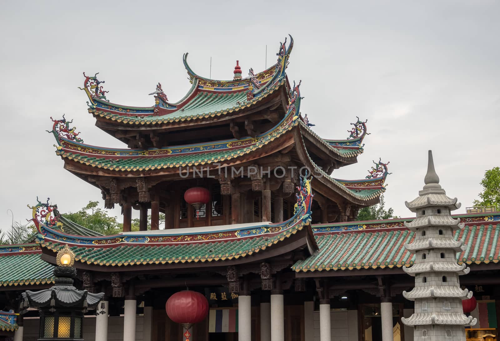 Detail of roof carvings on South Putuo or Nanputuo Temple