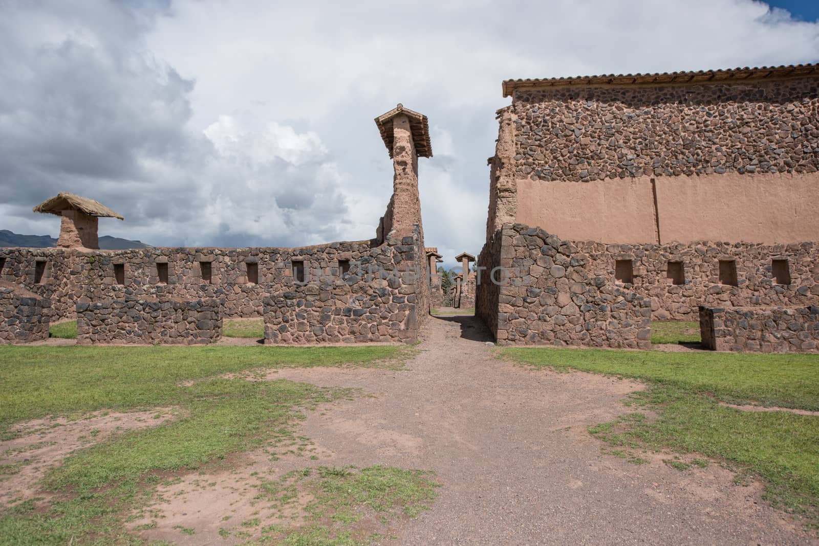 Ruinas Raqchi is a ruins and is located in Provincia de Canchis, Cusco, Peru. by rayints