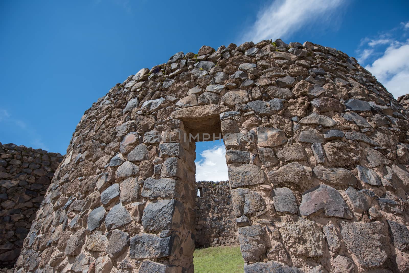 Ruinas Raqchi is a ruins and is located in Provincia de Canchis, Cusco, Peru. by rayints