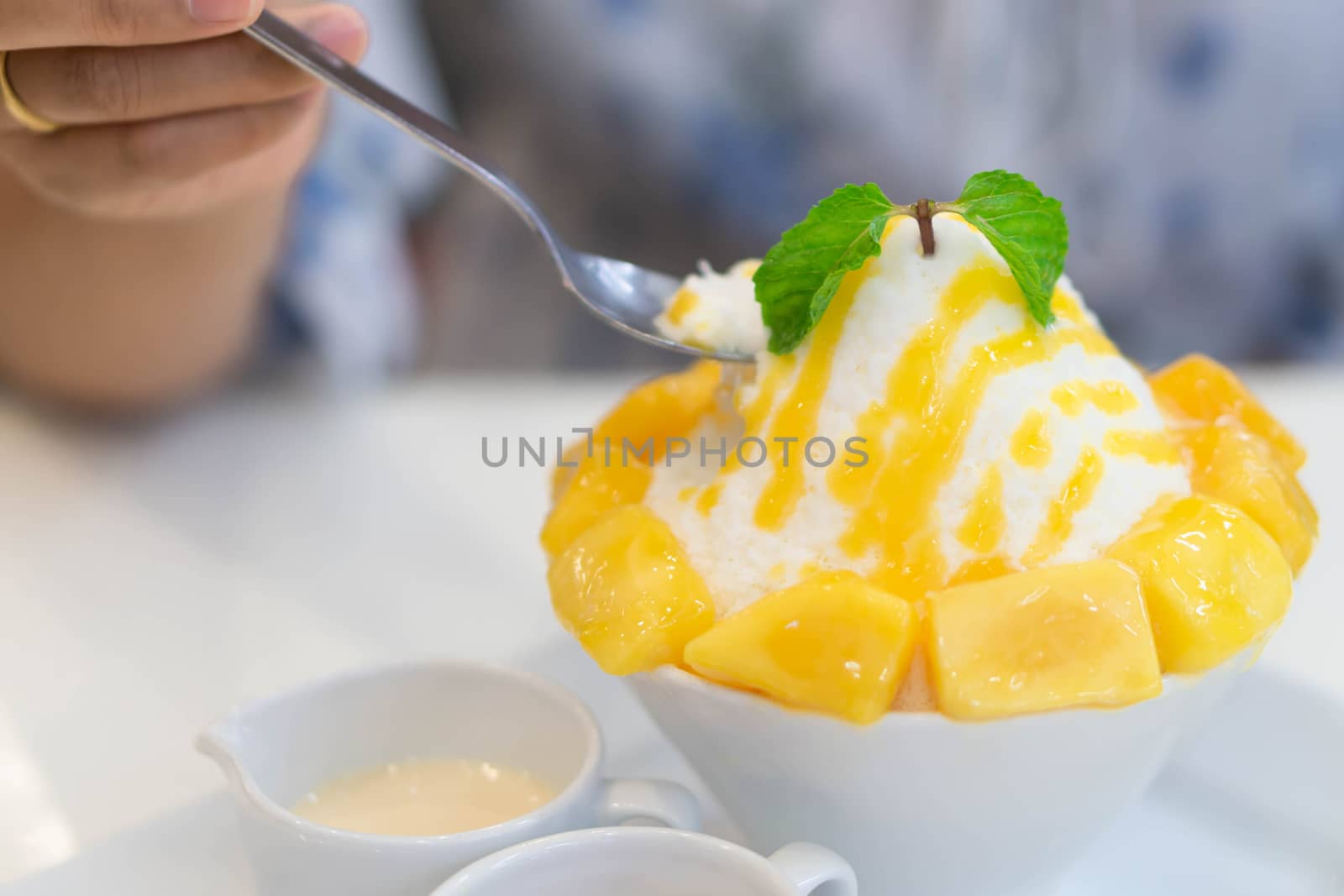 Close up mango bing su with sauces in white plate