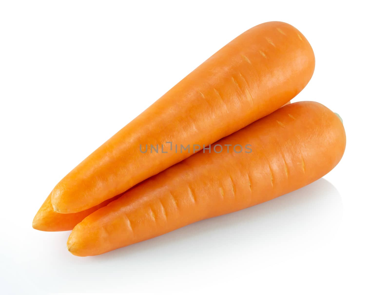 Fresh carrot isolated on white background, healthy diet food dri by pt.pongsak@gmail.com