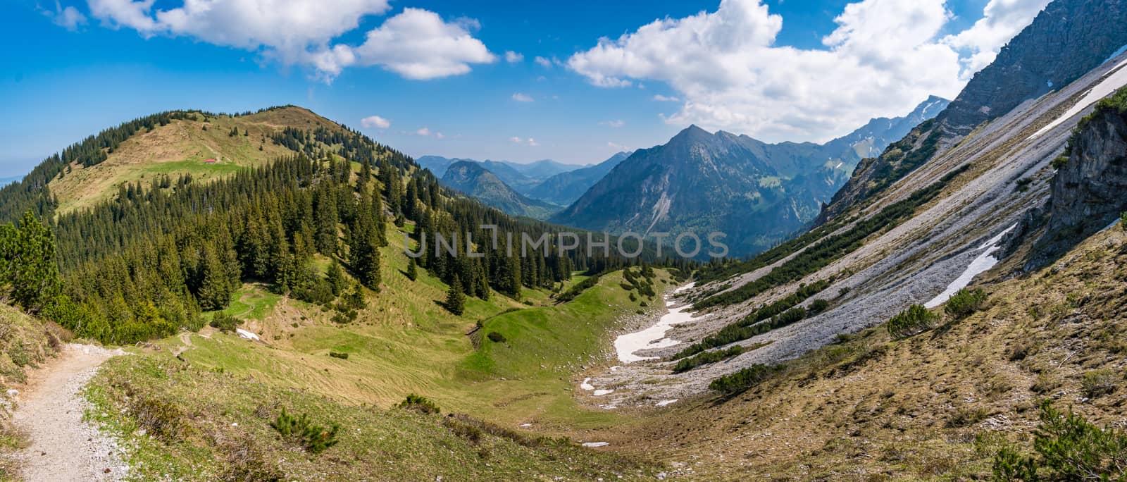 Entschenkopf crossing with a fantastic panoramic view of the Upper and Lower Gaisalpsee and the Allgau Alps