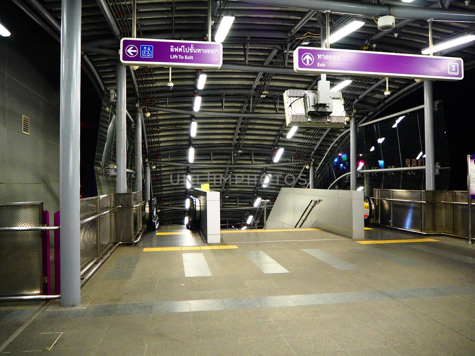 Arrival and departure of Metropolitan Rapid Transit in Thailand.