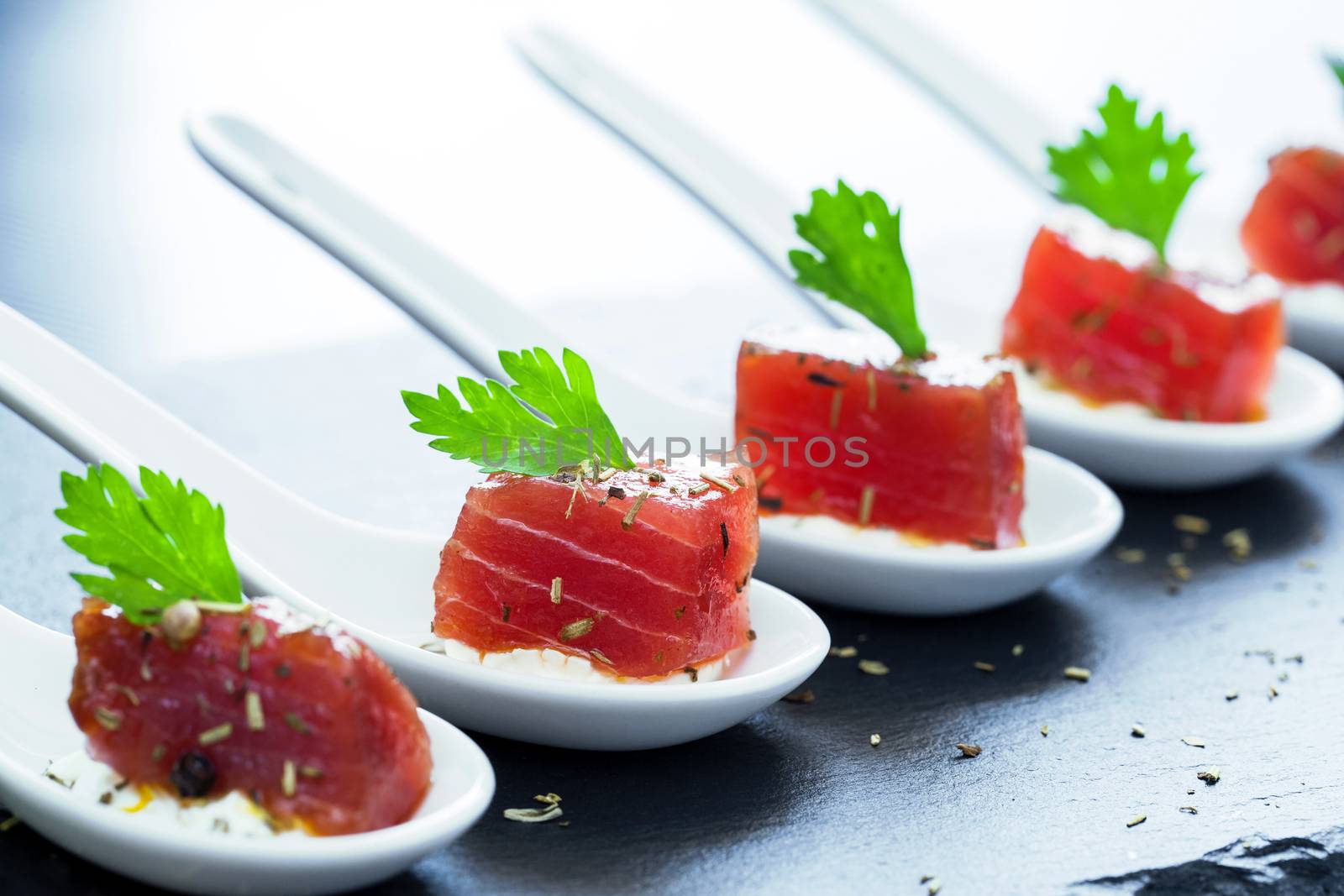 Tuna appetizers on ceramic spoons. by karelnoppe