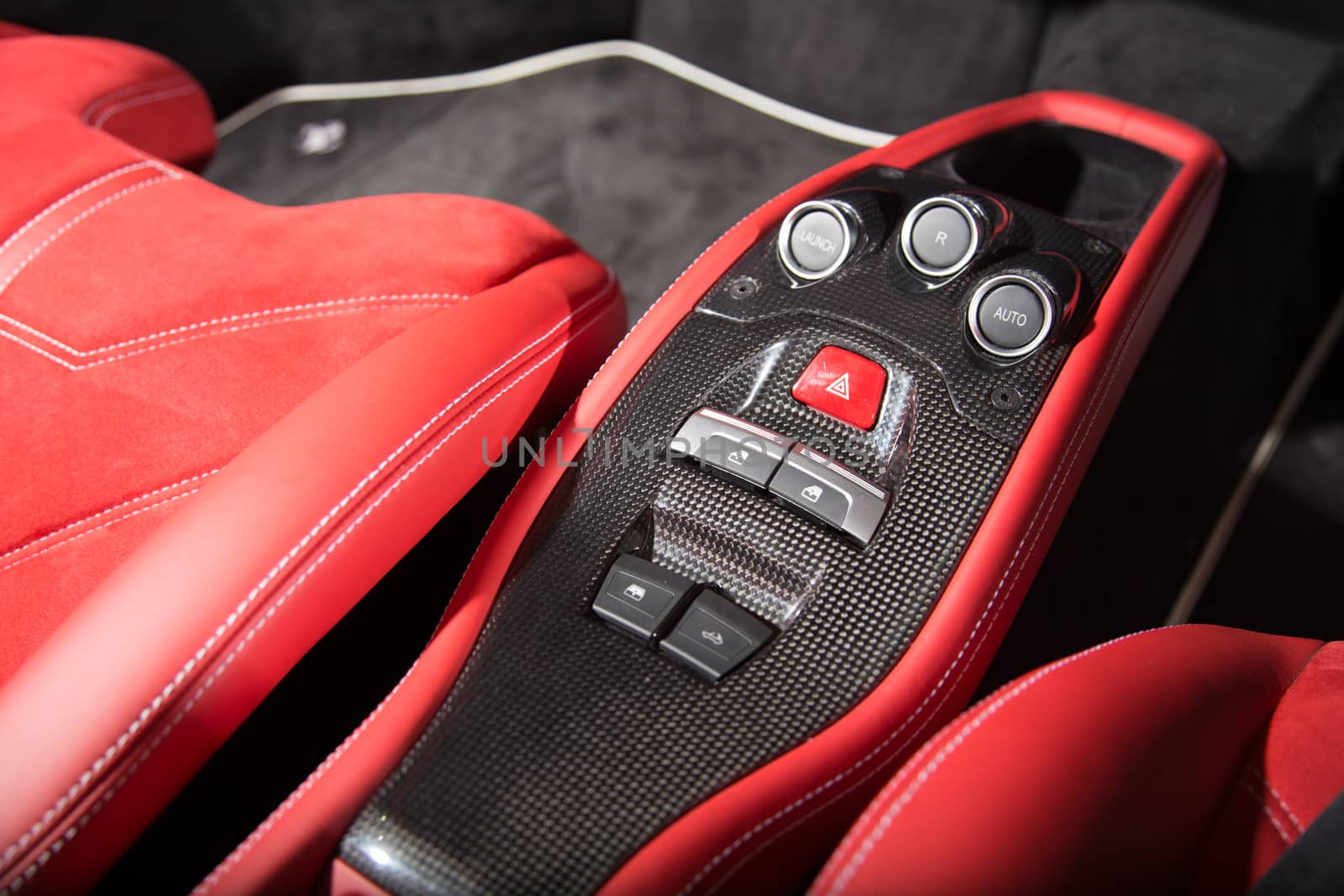 Central tube in sports car with leather and carbon fibre trim