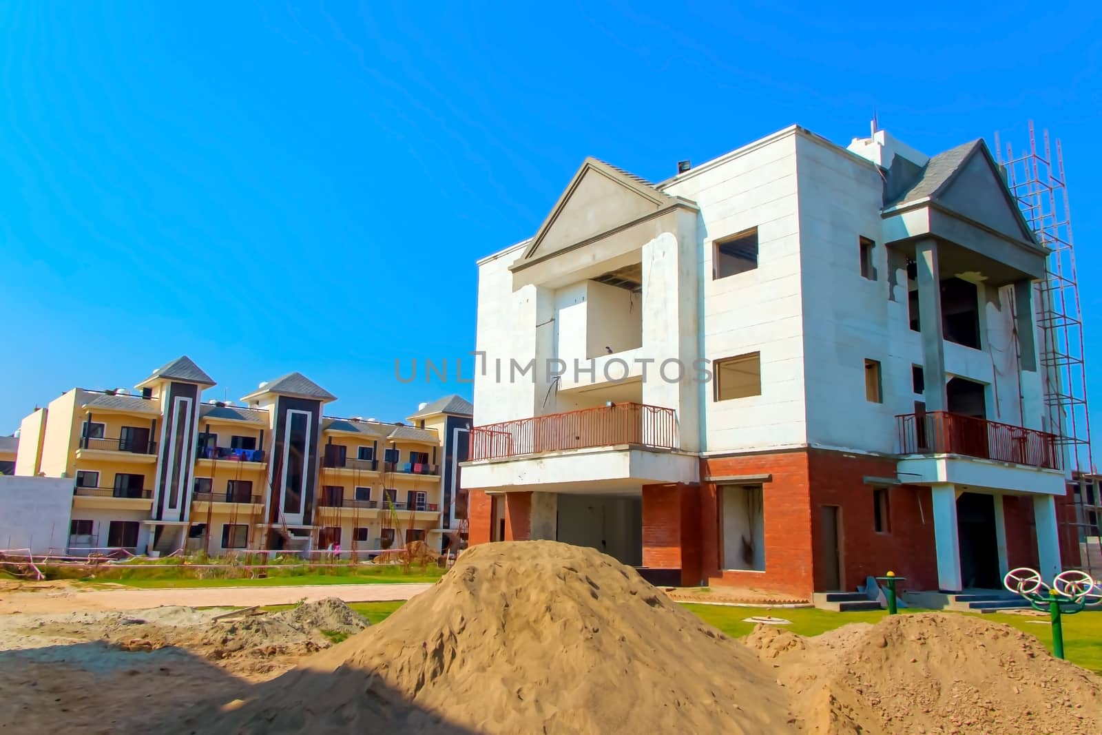 perspective view of New construction of building, sonipat, haryana, july 2019 Photo : Technical Maanav / Yaymicro.com