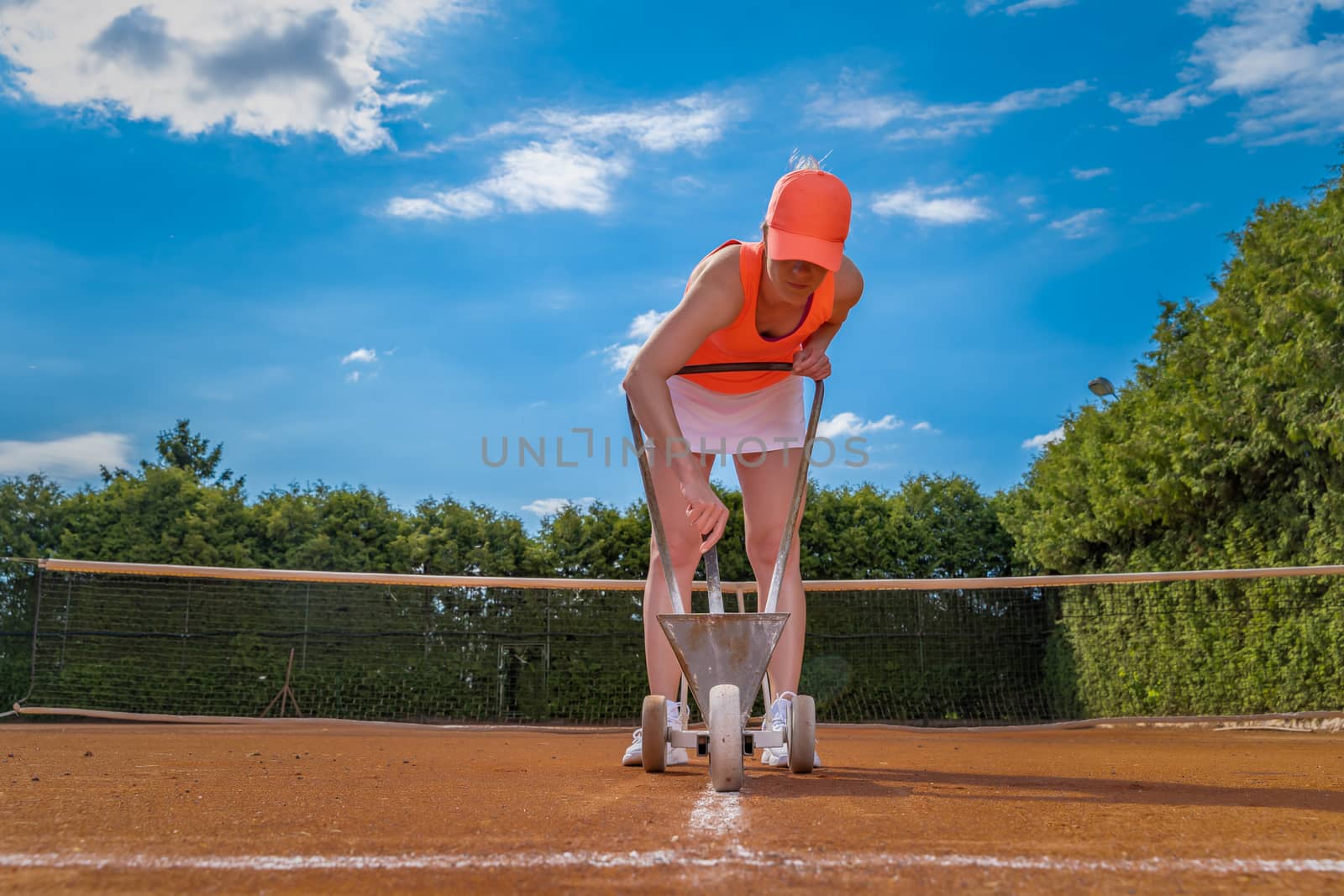 drawing white lines with lime. maintenance and repair of tennis courts