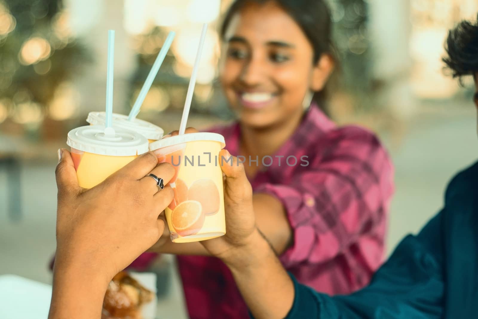 Selective focus on friends hands cheers Juice paper cups - Group of best Friends enjoying time or having fun at cafe, Best friendship concept - Young people having soft drinks at restaurant