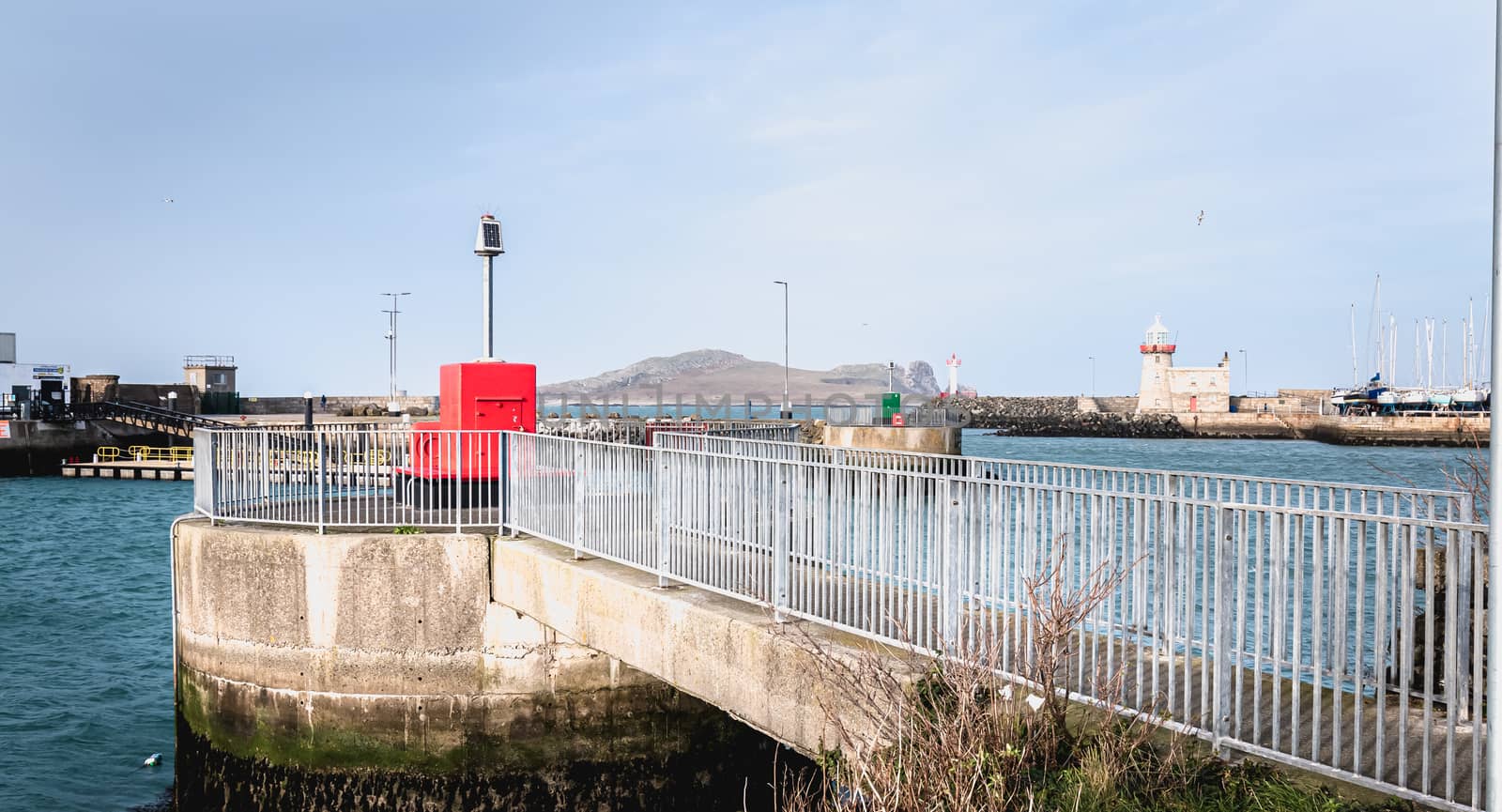 Illuminated signal for boat guidance in howth harbor by AtlanticEUROSTOXX