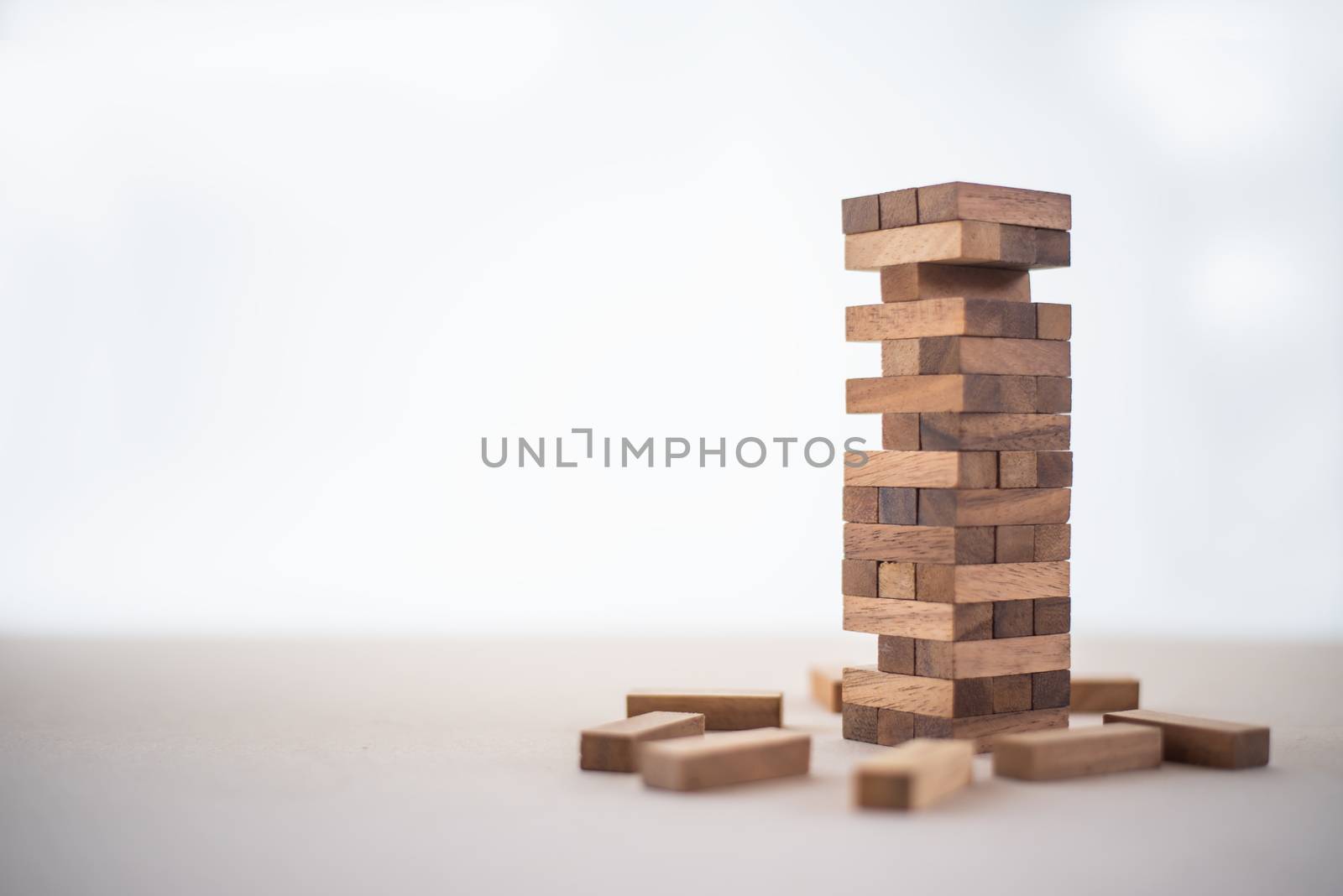 Business risks in the business. Requires planning Meditation must be careful in deciding to reduce the risk in the business. As the game drew to a wooden block from the tower